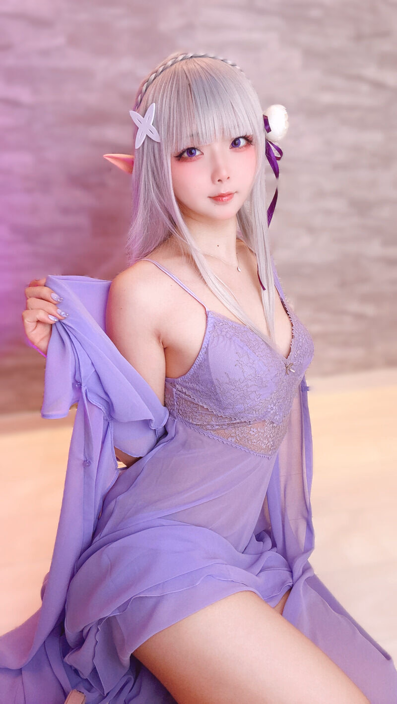 Chuchu Nagomitei as Emilia — cosplay photo 18 of 95