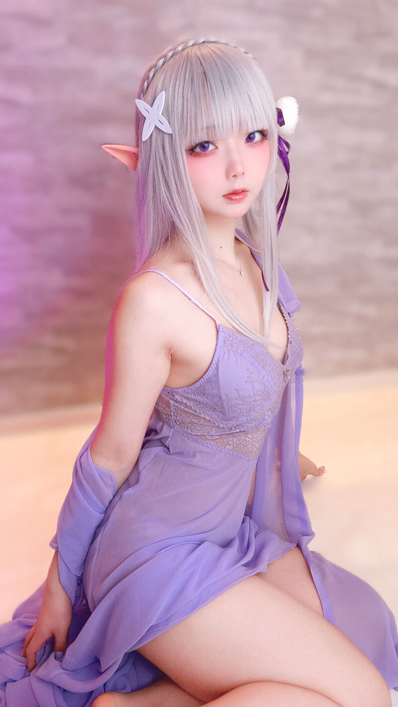 Chuchu Nagomitei as Emilia — cosplay photo 19 of 95