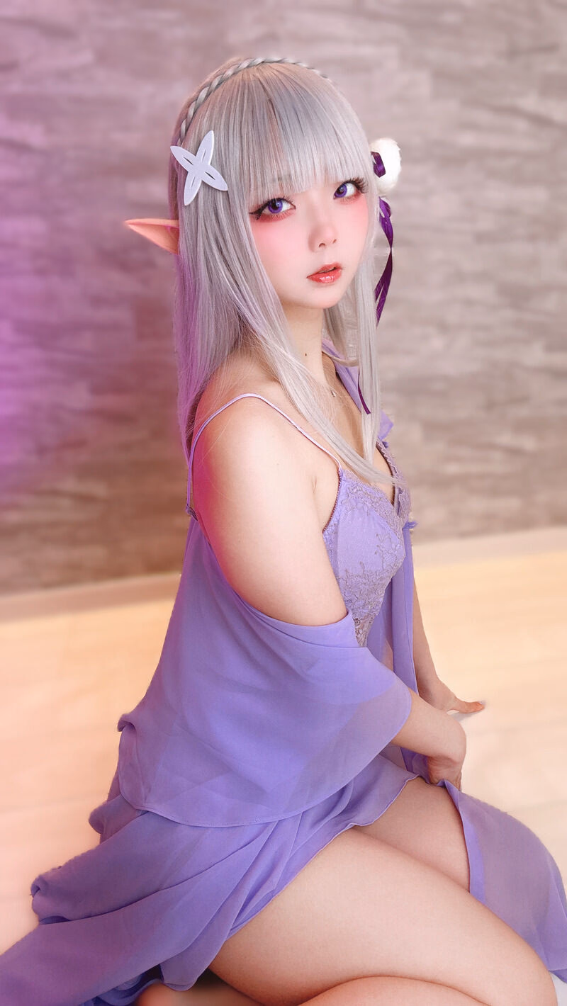 Chuchu Nagomitei as Emilia — cosplay photo 20 of 95