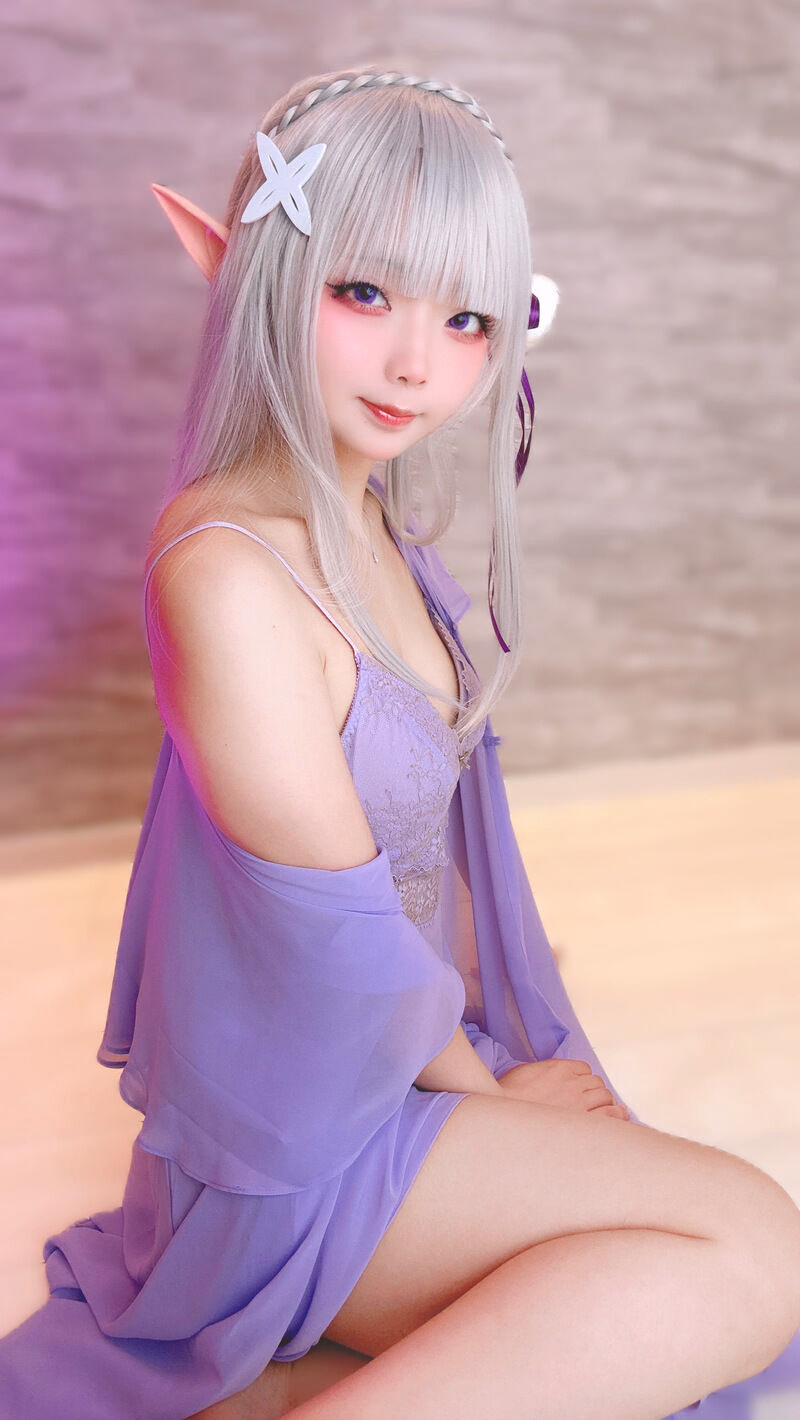 Chuchu Nagomitei as Emilia — cosplay photo 21 of 95