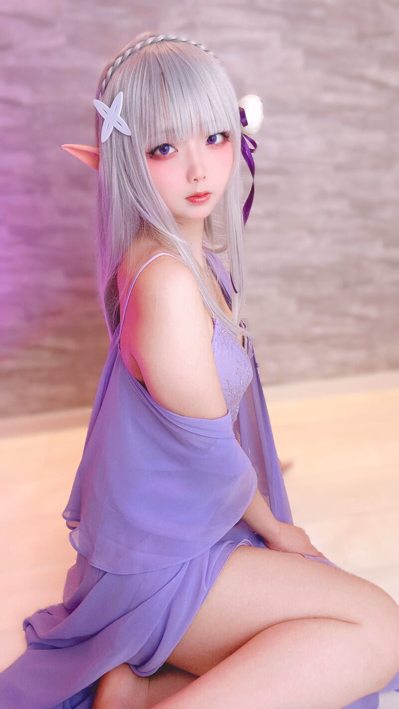 Chuchu Nagomitei as Emilia — cosplay photo 22 of 95