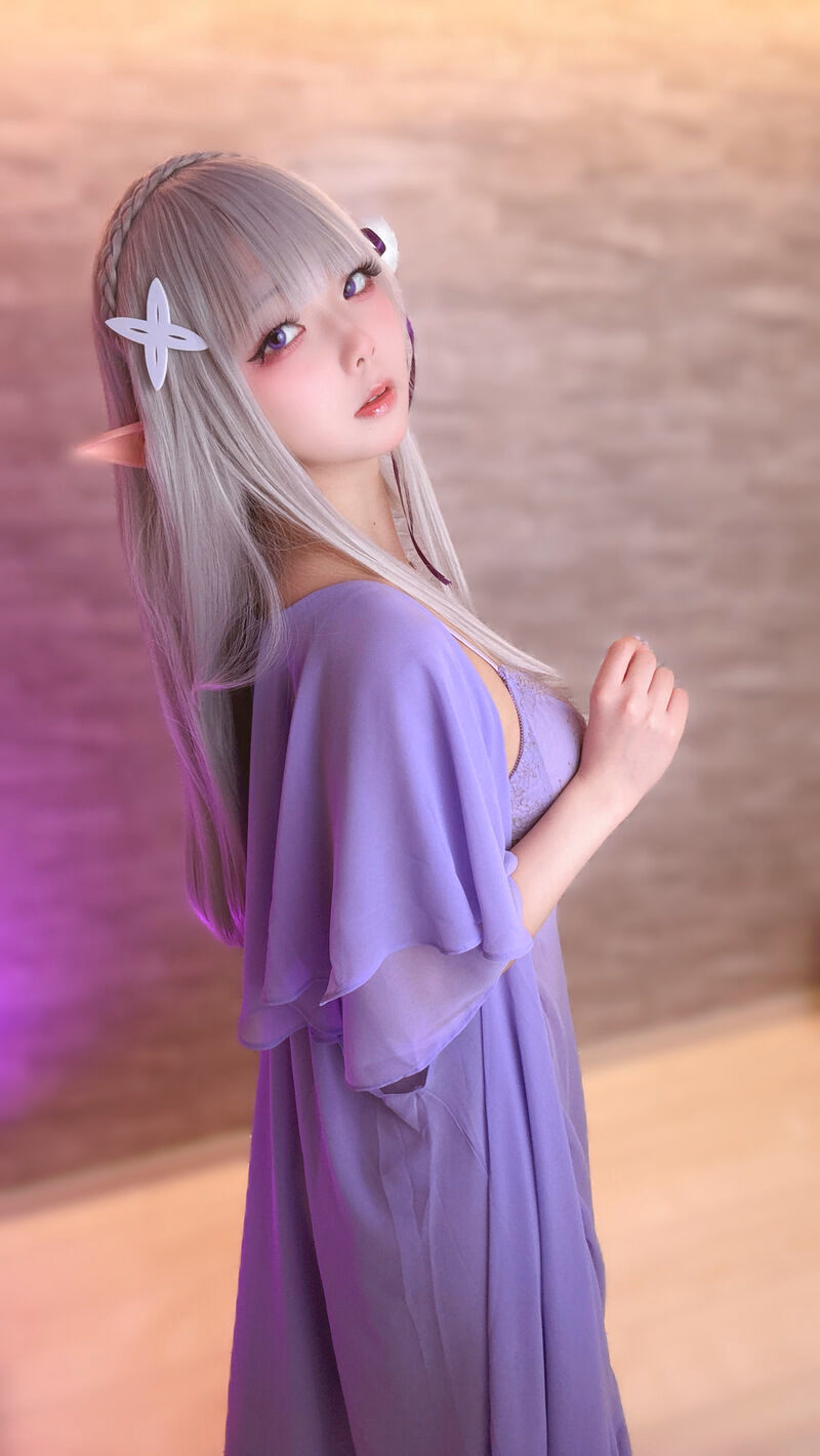Chuchu Nagomitei as Emilia — cosplay photo 3 of 95