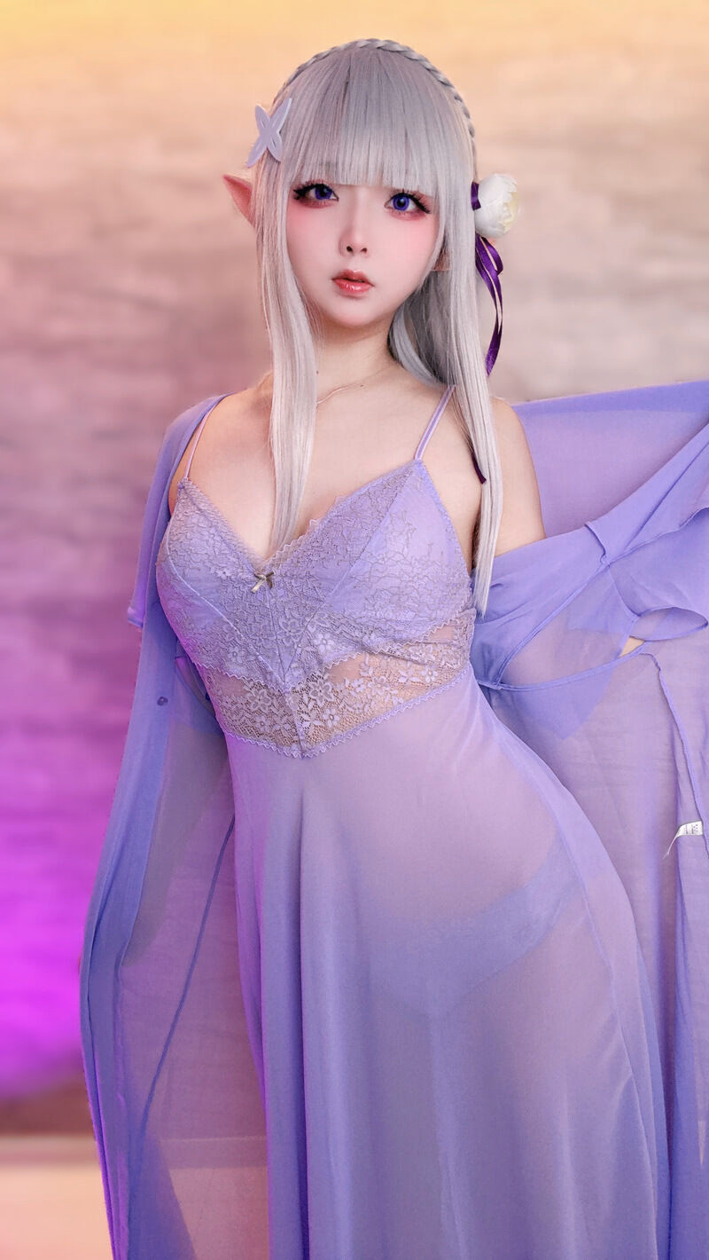 Chuchu Nagomitei as Emilia — cosplay photo 4 of 95
