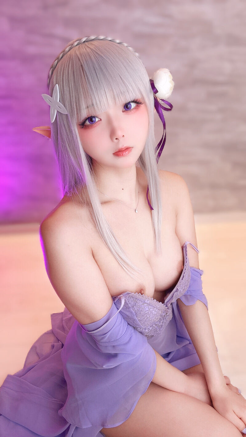 Chuchu Nagomitei as Emilia — cosplay photo 46 of 95