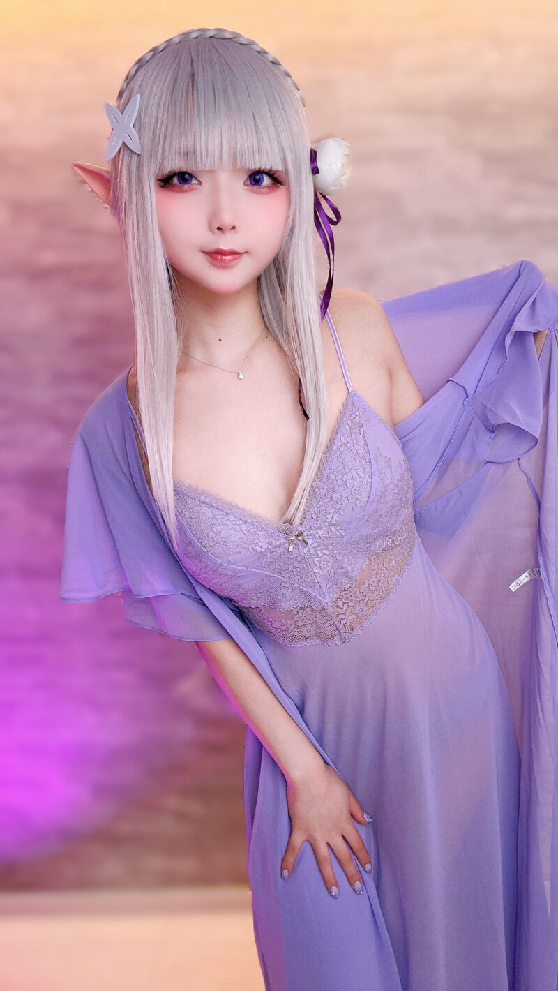 Chuchu Nagomitei as Emilia — cosplay photo 5 of 95