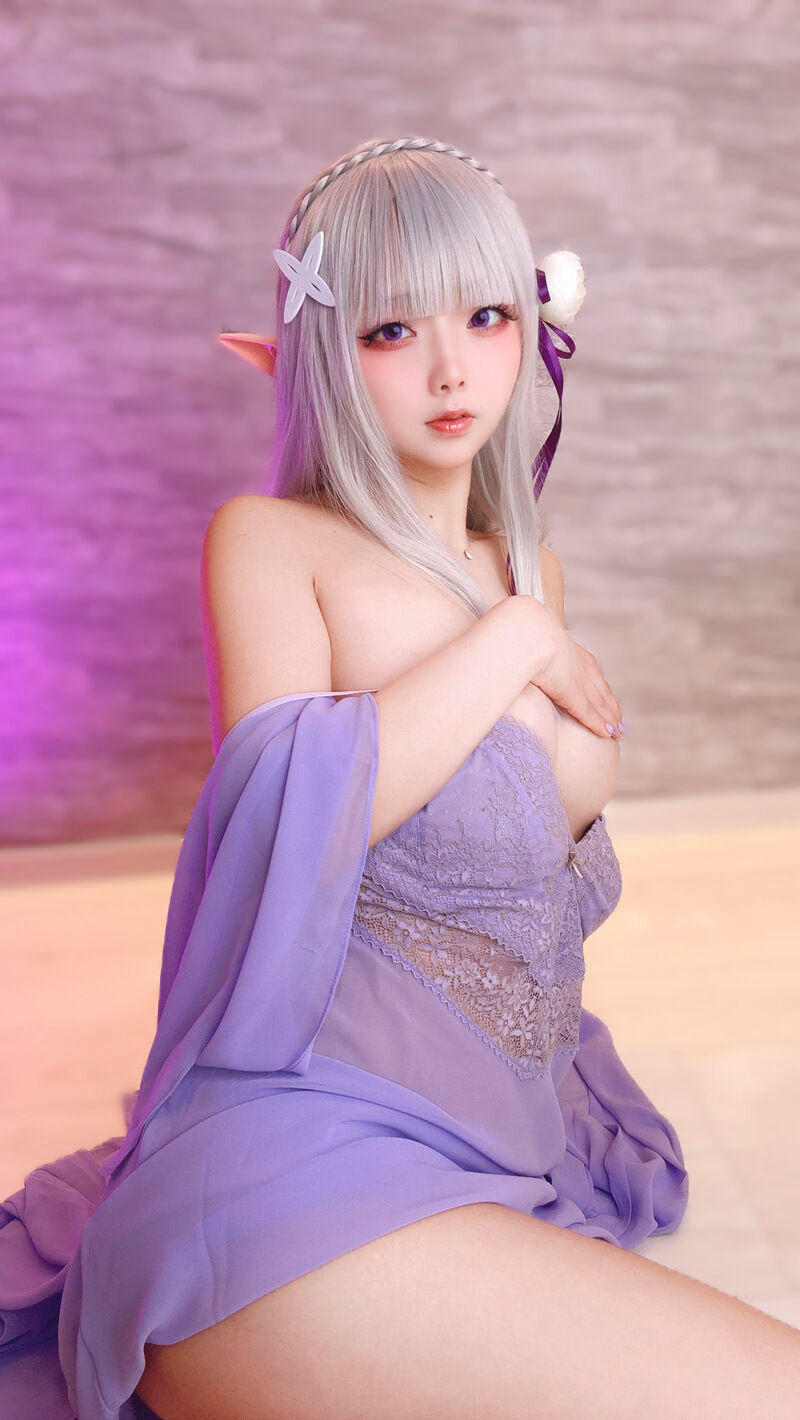 Chuchu Nagomitei as Emilia — cosplay photo 53 of 95