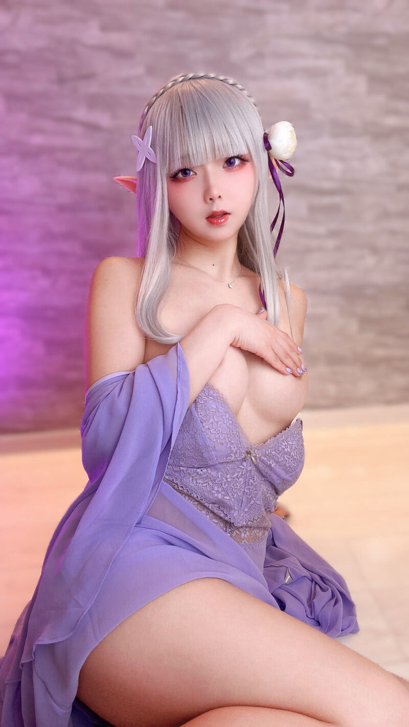 Chuchu Nagomitei as Emilia — cosplay photo 54 of 95