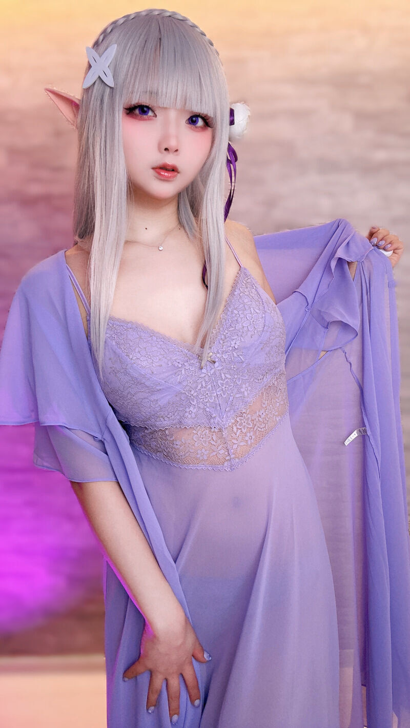 Chuchu Nagomitei as Emilia — cosplay photo 6 of 95