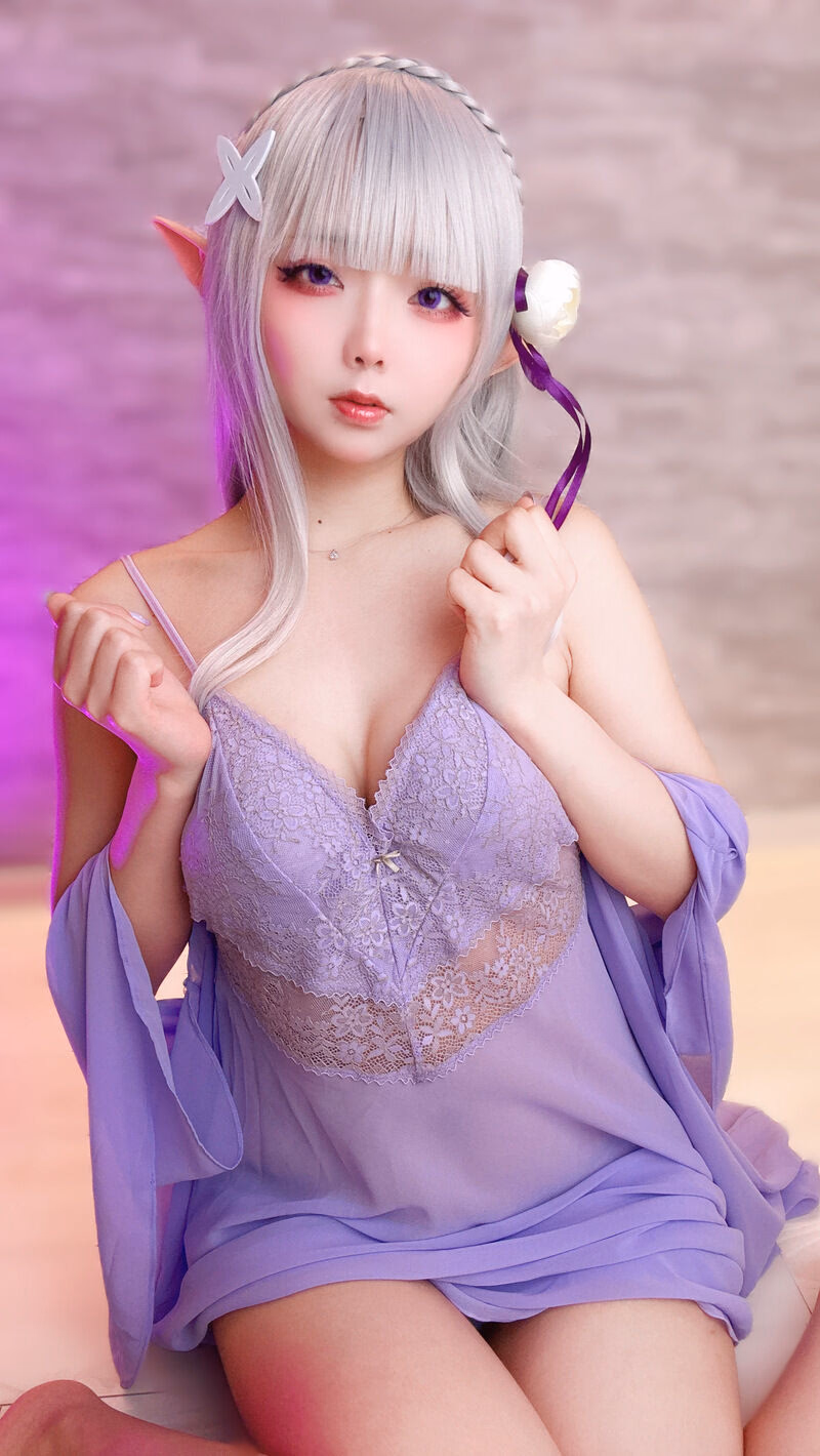 Chuchu Nagomitei as Emilia — cosplay photo 62 of 95