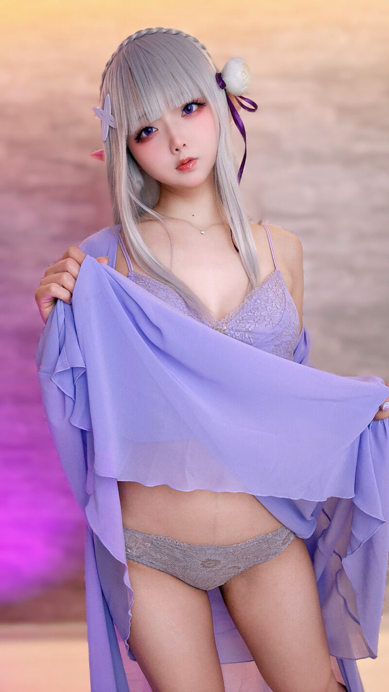 Chuchu Nagomitei as Emilia — cosplay photo 7 of 95