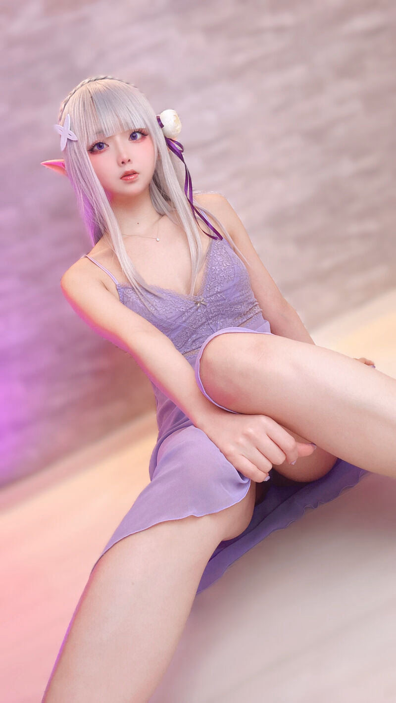 Chuchu Nagomitei as Emilia — cosplay photo 79 of 95