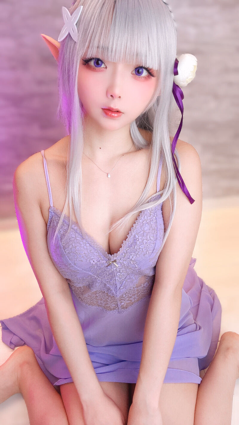 Chuchu Nagomitei as Emilia — cosplay photo 80 of 95