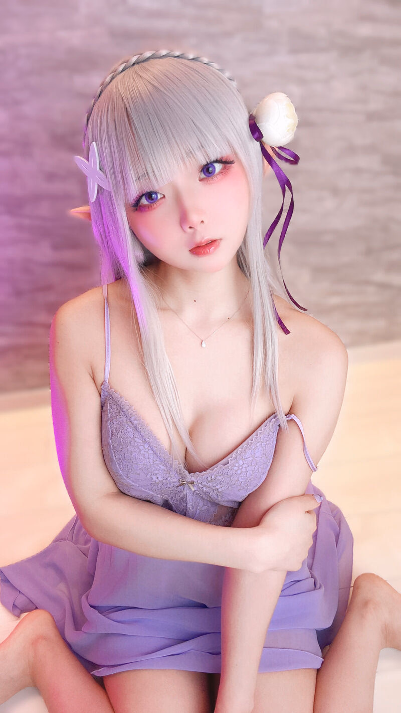 Chuchu Nagomitei as Emilia — cosplay photo 81 of 95