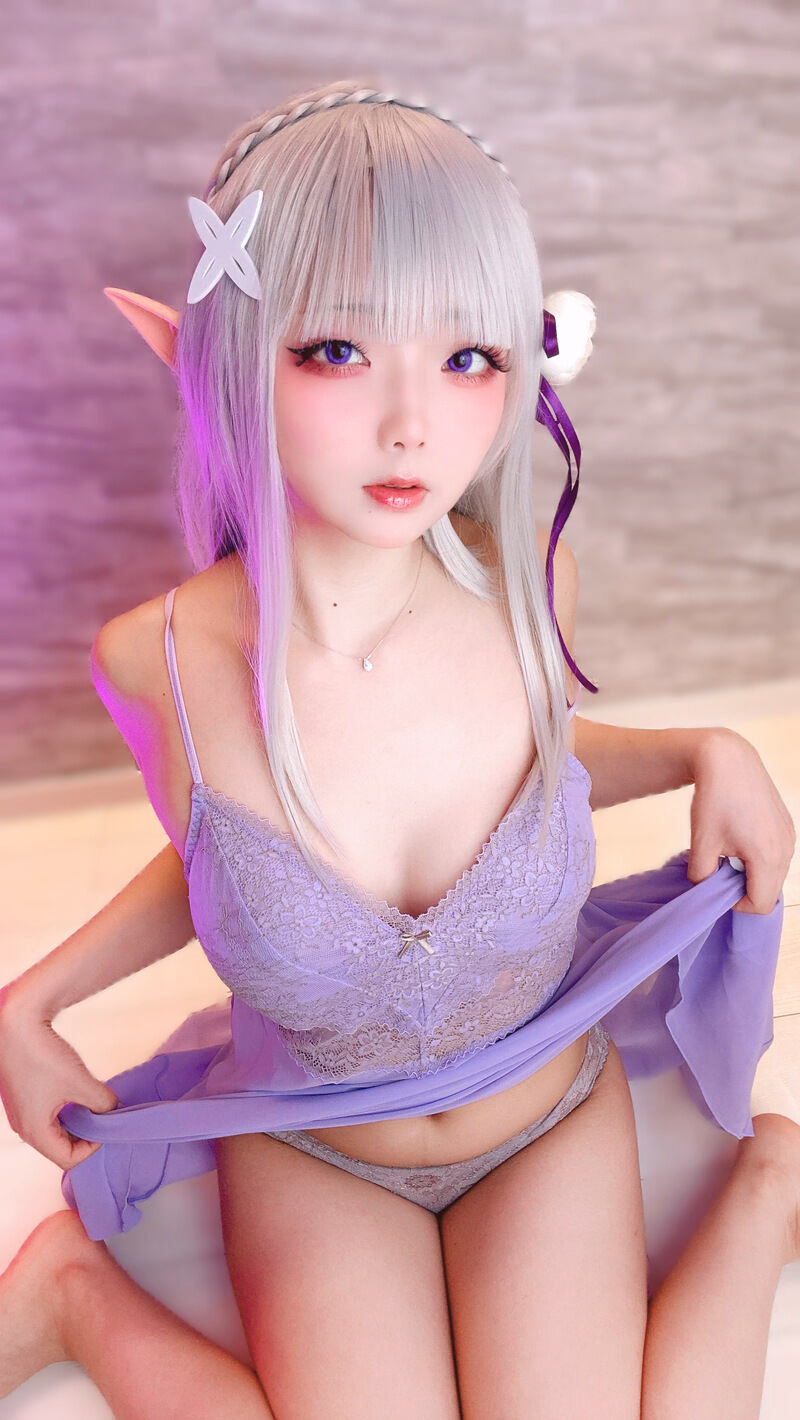 Chuchu Nagomitei as Emilia — cosplay photo 83 of 95