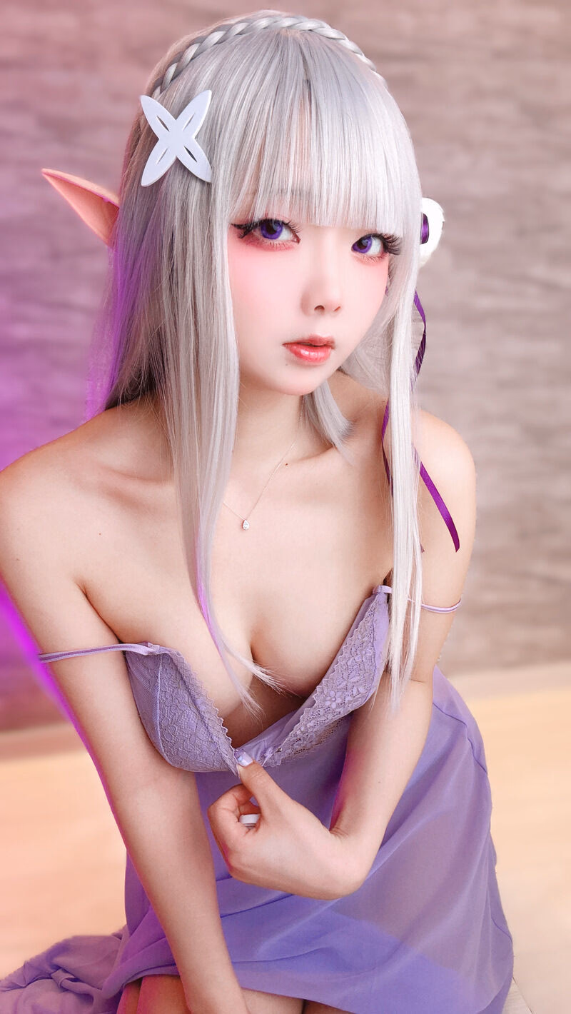 Chuchu Nagomitei as Emilia — cosplay photo 86 of 95