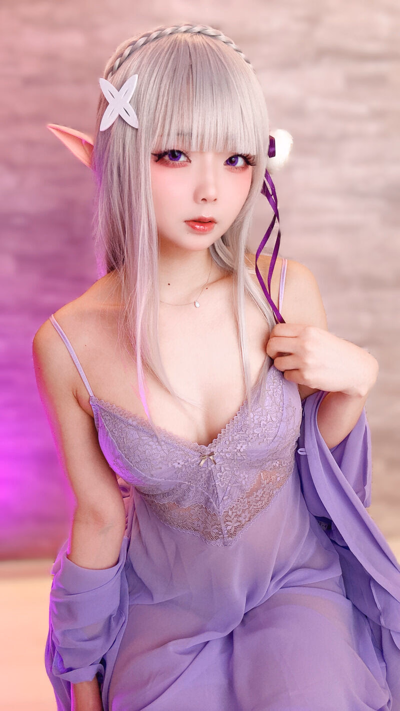 Chuchu Nagomitei as Emilia — cosplay photo 89 of 95