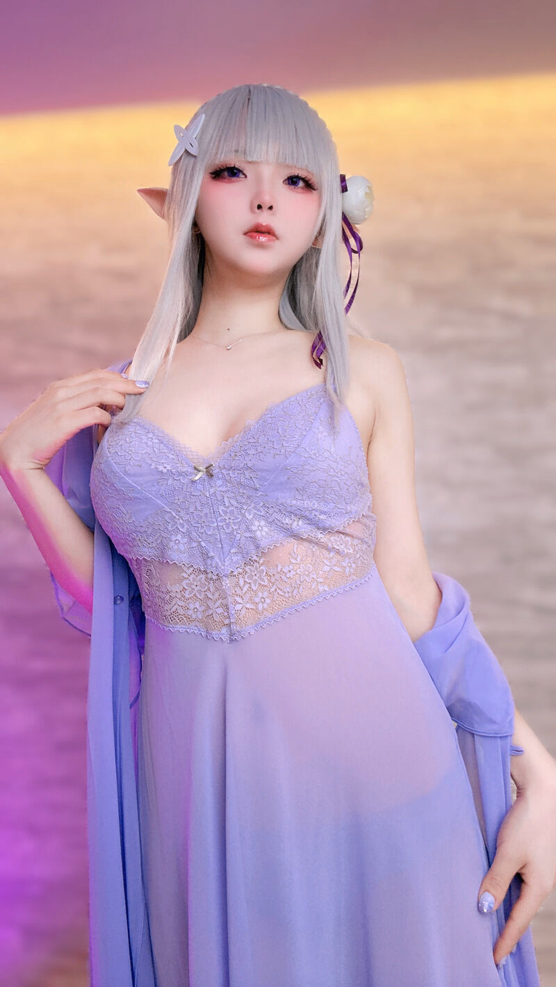 Chuchu Nagomitei as Emilia — cosplay photo 9 of 95