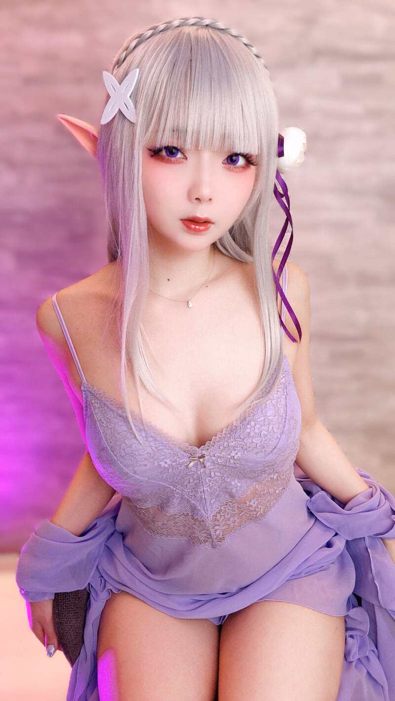 Chuchu Nagomitei as Emilia — cosplay photo 92 of 95