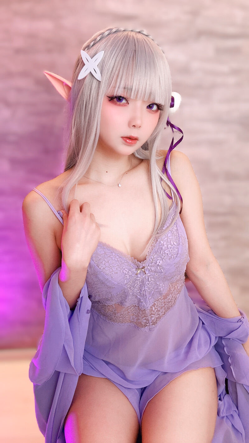 Chuchu Nagomitei as Emilia — cosplay photo 93 of 95