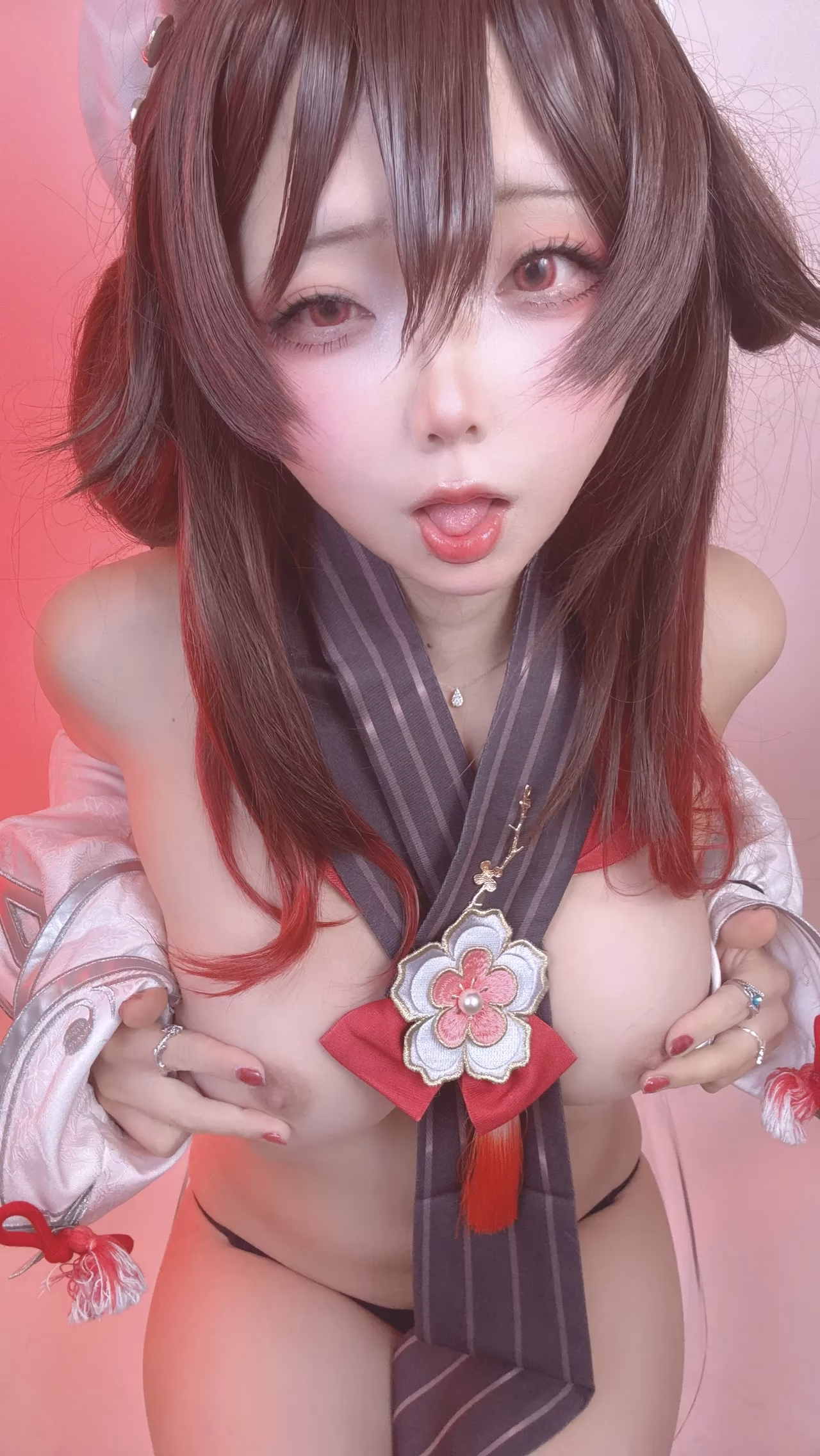 Chuchu Nagomitei as Hu Tao — cosplay photo 121 of 136