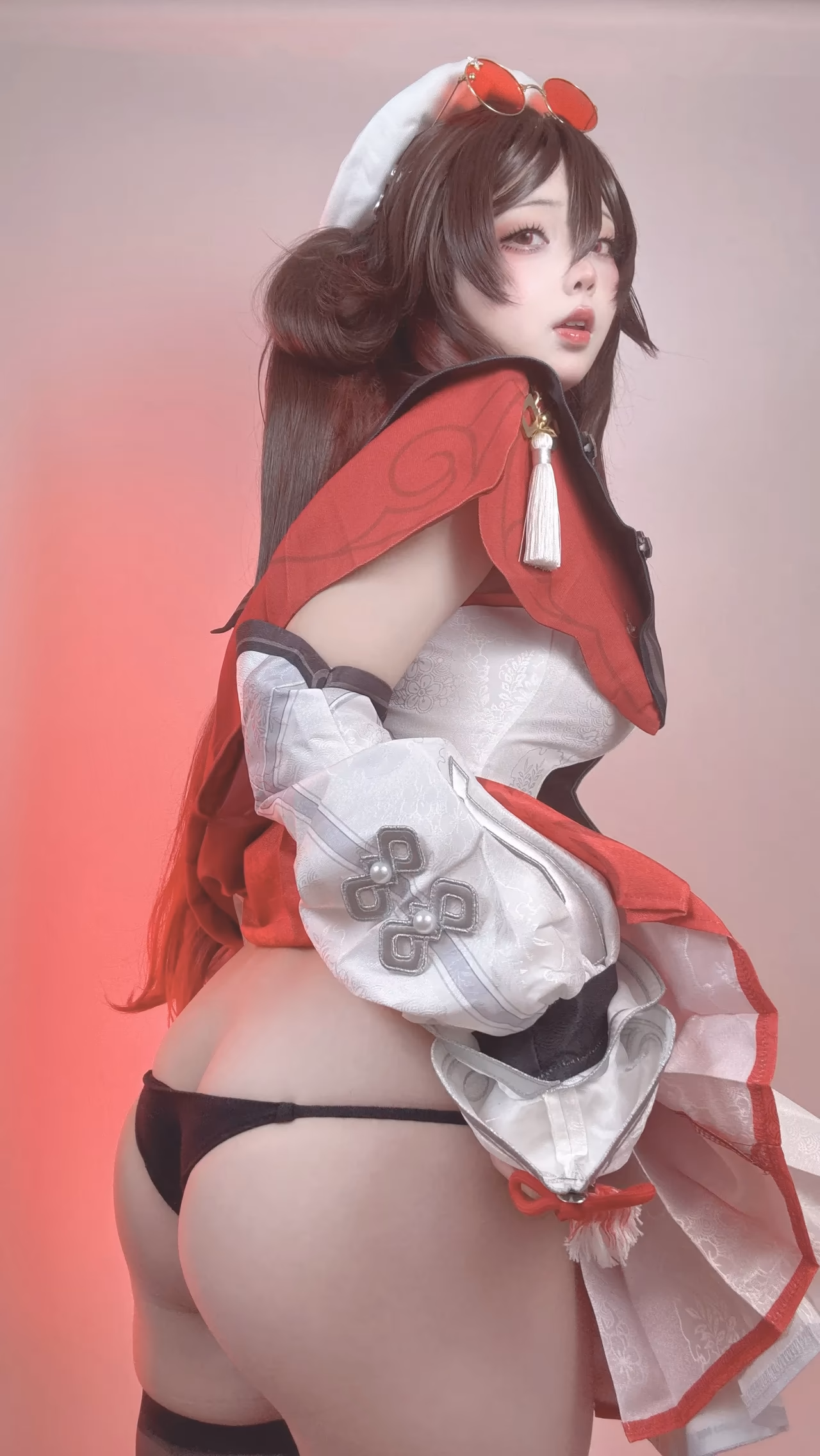Chuchu Nagomitei as Hu Tao — cosplay photo 40 of 136