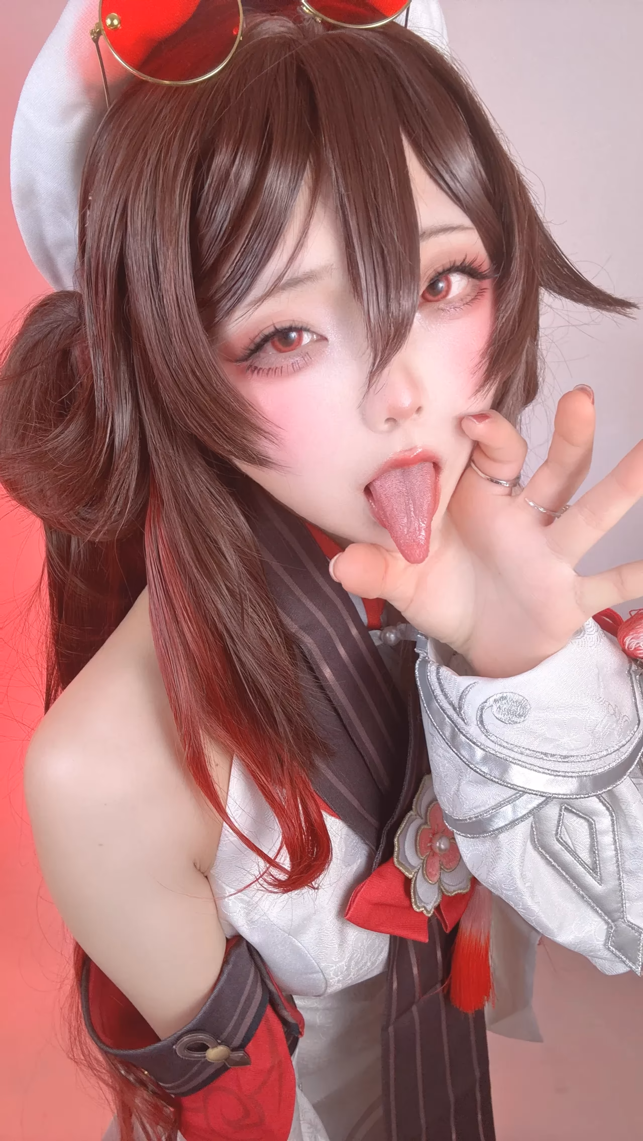 Chuchu Nagomitei as Hu Tao — cosplay photo 91 of 136