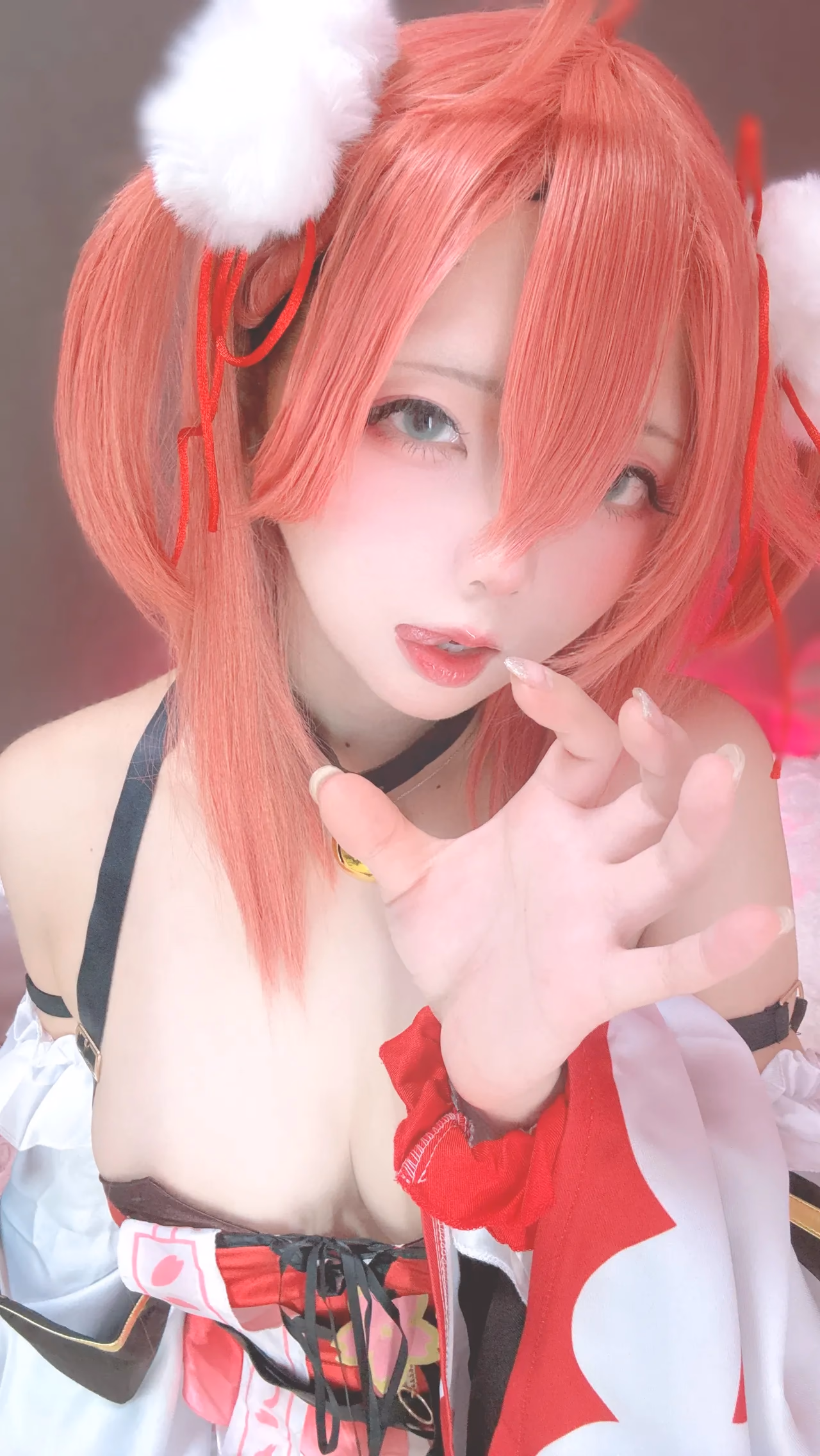 Chuchu Nagomitei as Sakura Miko — cosplay photo 33 of 89