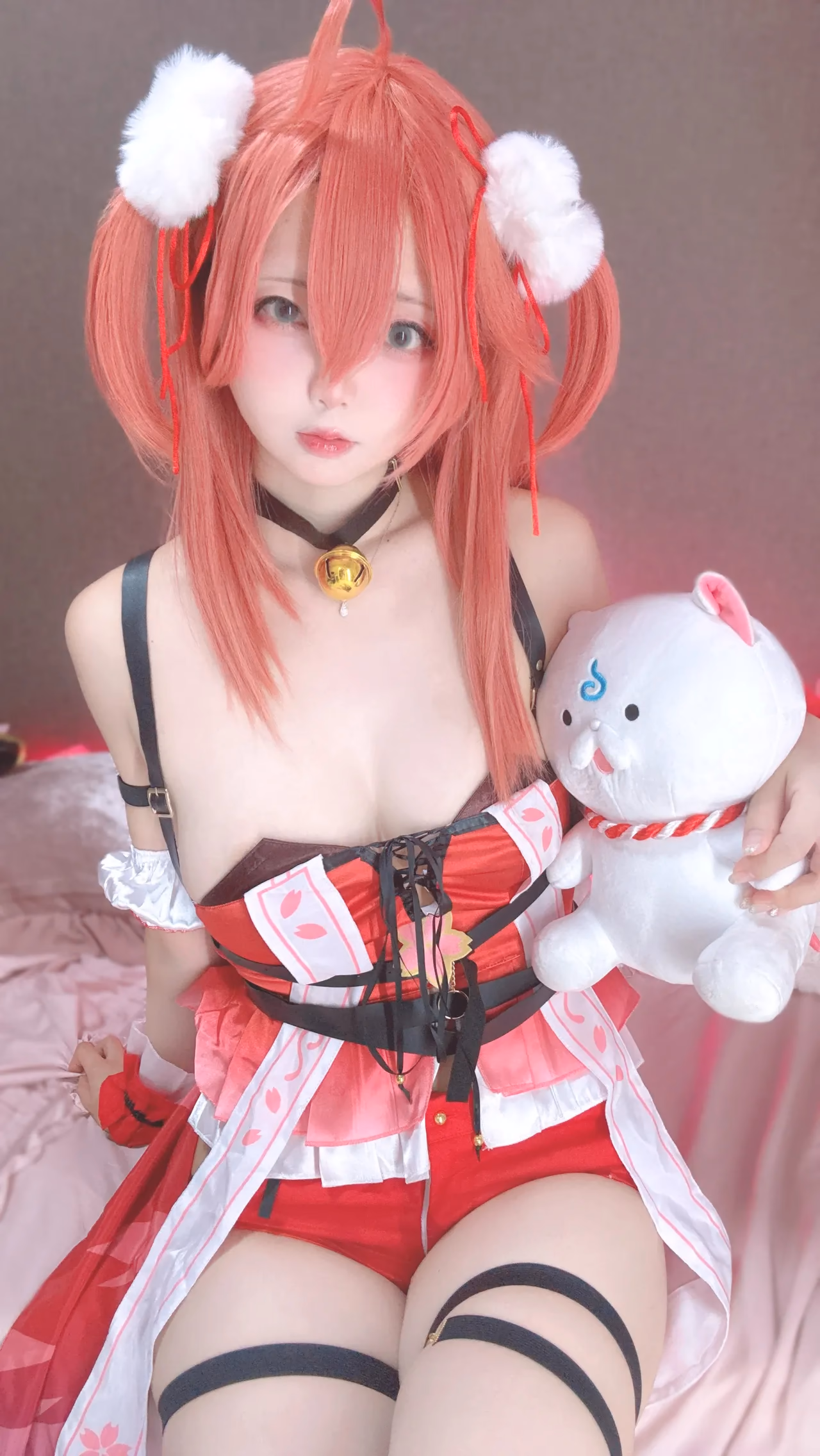 Chuchu Nagomitei as Sakura Miko — cosplay photo 77 of 89