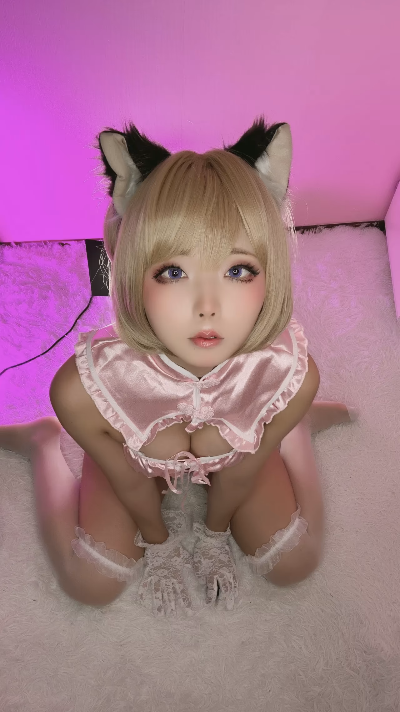 Chuchu Nagomitei as Sakura Miko — cosplay photo 26 of 50