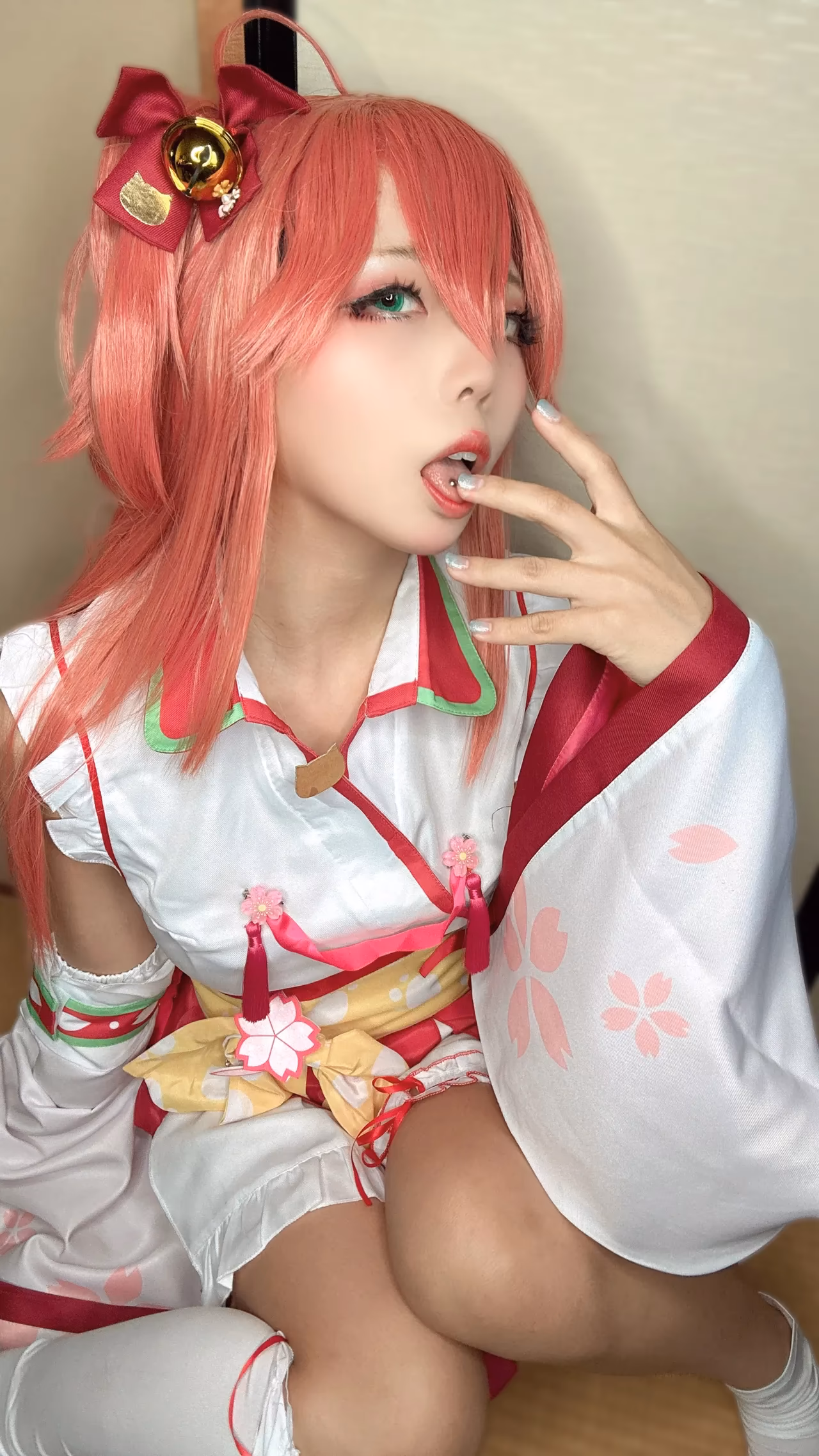 Chuchu Nagomitei as Sakura Miko — cosplay photo 33 of 50