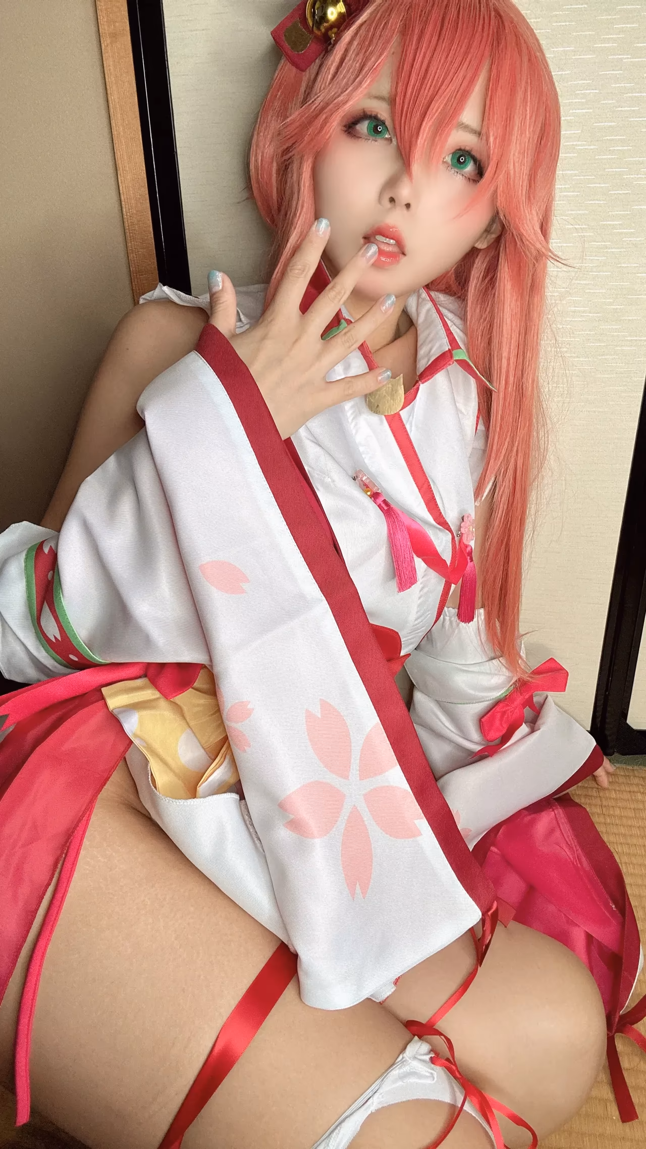 Chuchu Nagomitei as Sakura Miko — cosplay photo 40 of 50