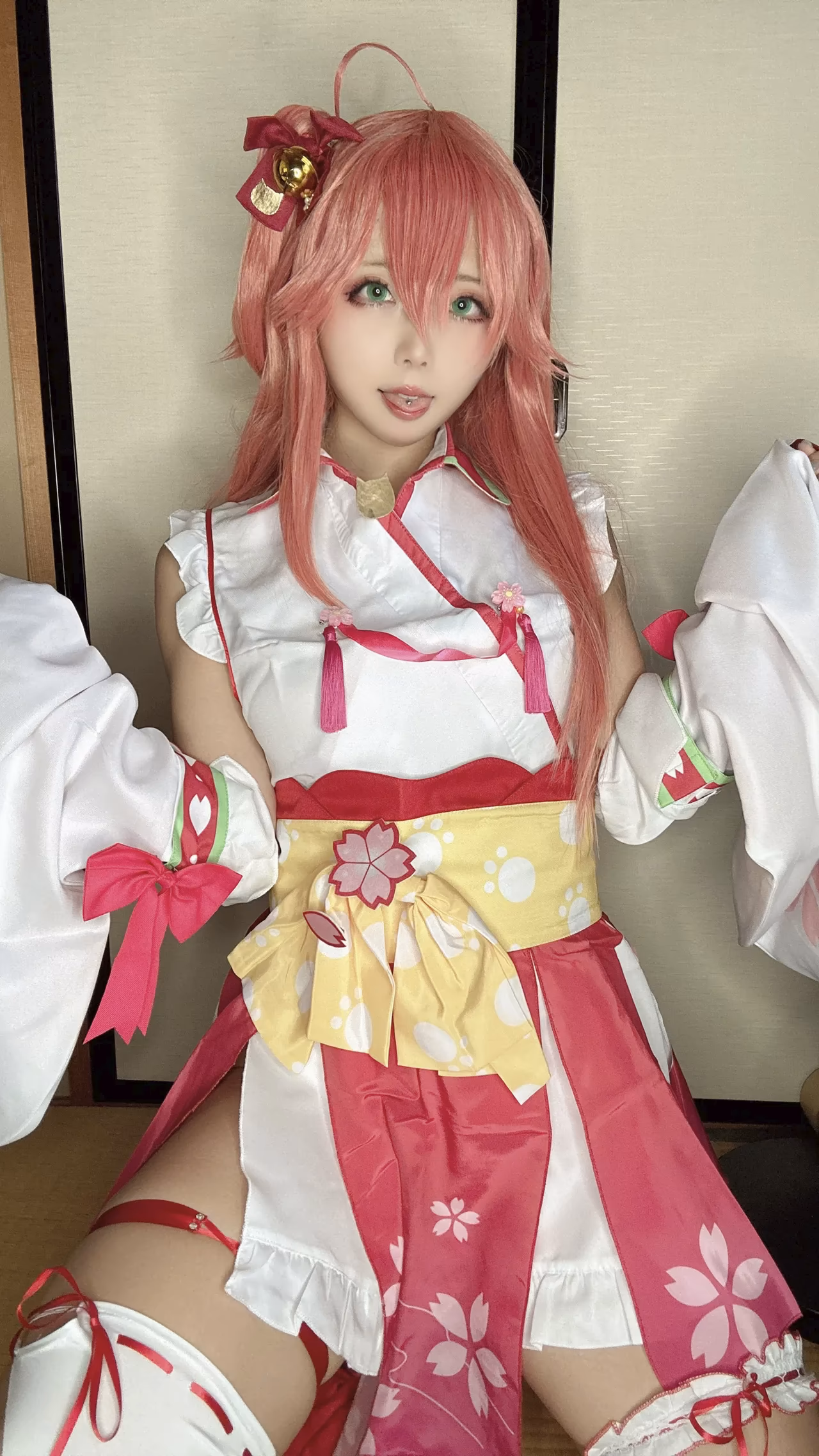 Chuchu Nagomitei as Sakura Miko — cosplay photo 49 of 50