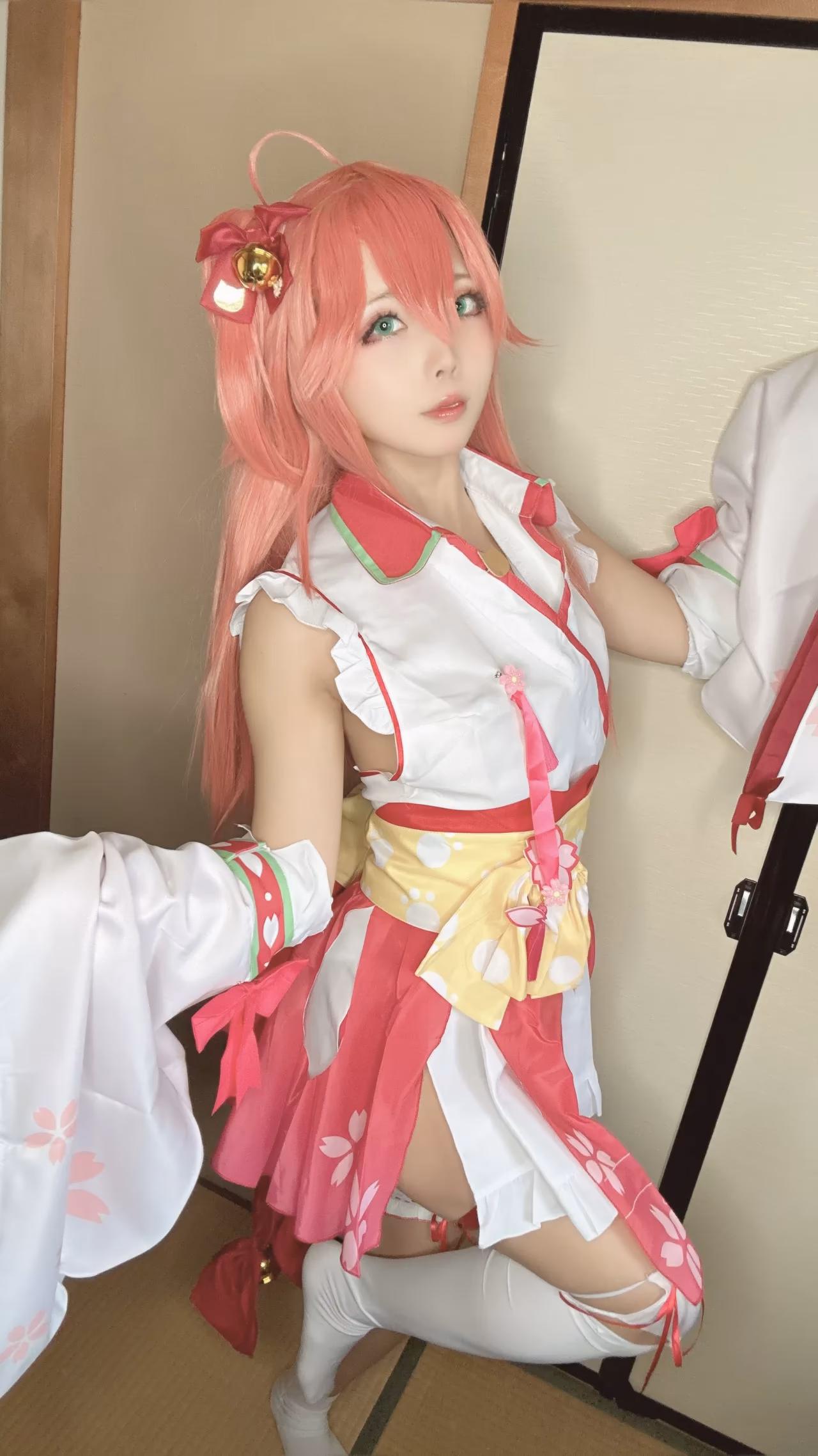 Chuchu Nagomitei as Sakura Miko — cosplay photo 50 of 50