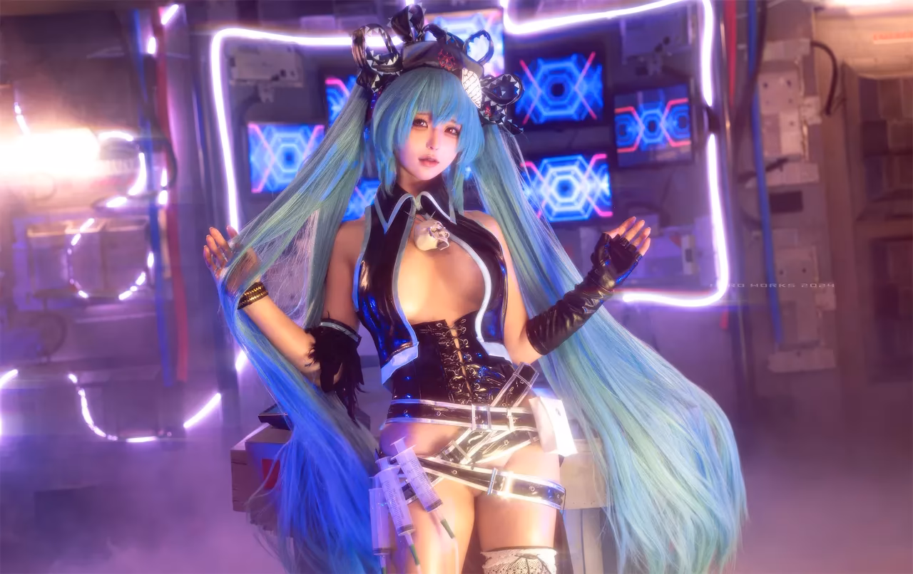 Chunmomo as Hatsune Miku — cosplay photo 2 of 21