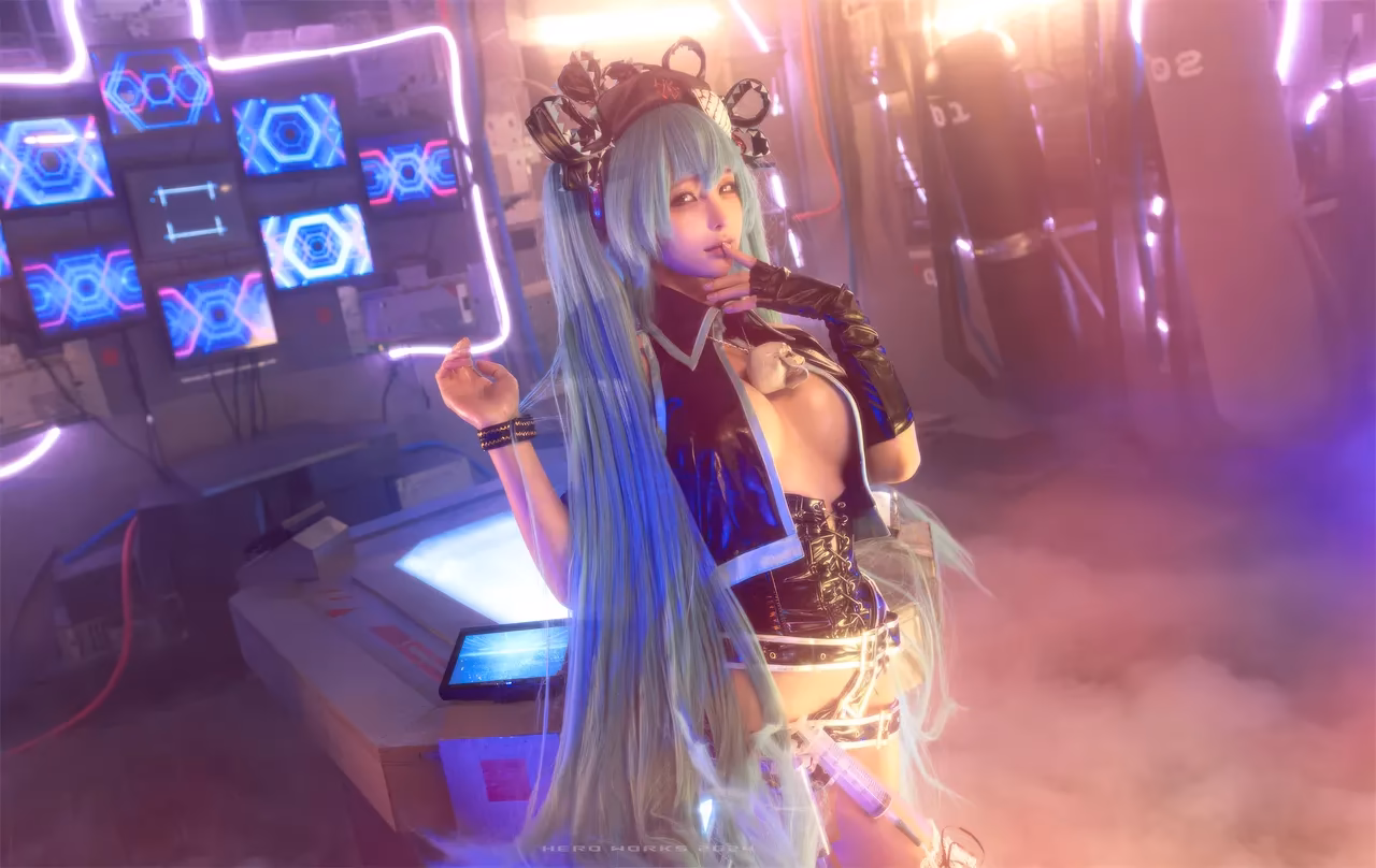 Chunmomo as Hatsune Miku — cosplay photo 3 of 21