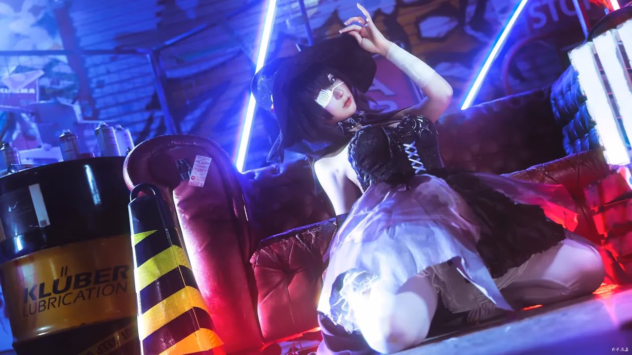 Chunmomo as Rikka Takanashi — cosplay photo 9 of 24