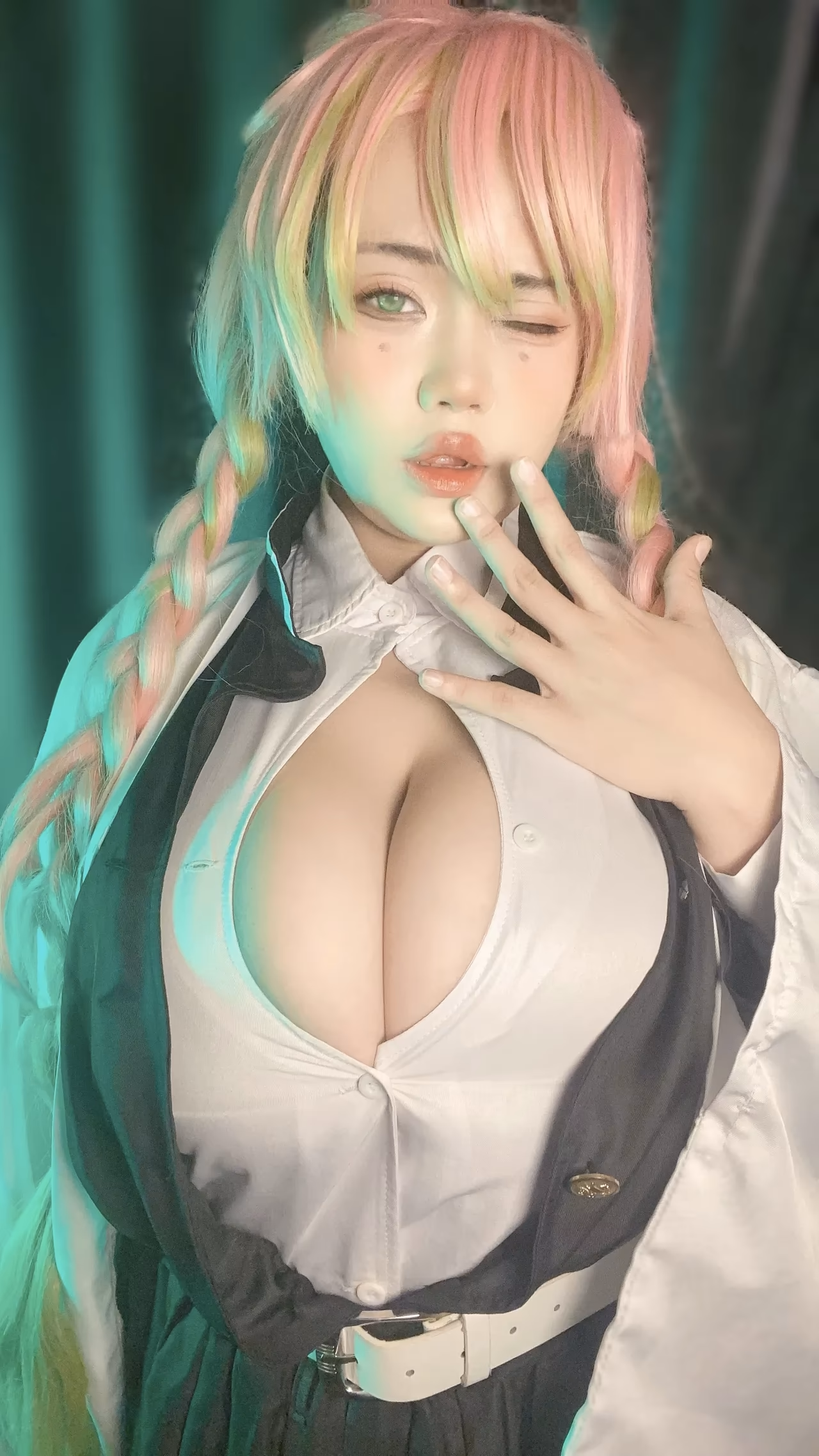 Ciju as Mitsuri Kanroji — cosplay photo 4 of 43