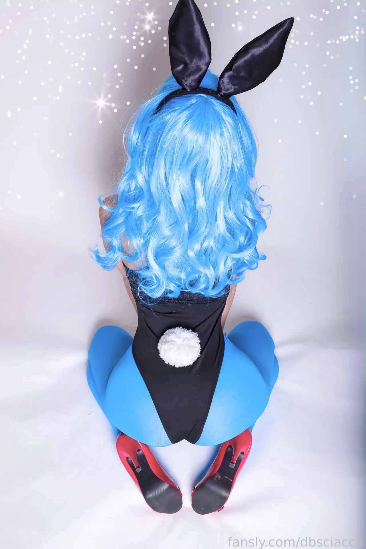 Dani Sciacca as Bulma — cosplay photo 3 of 11