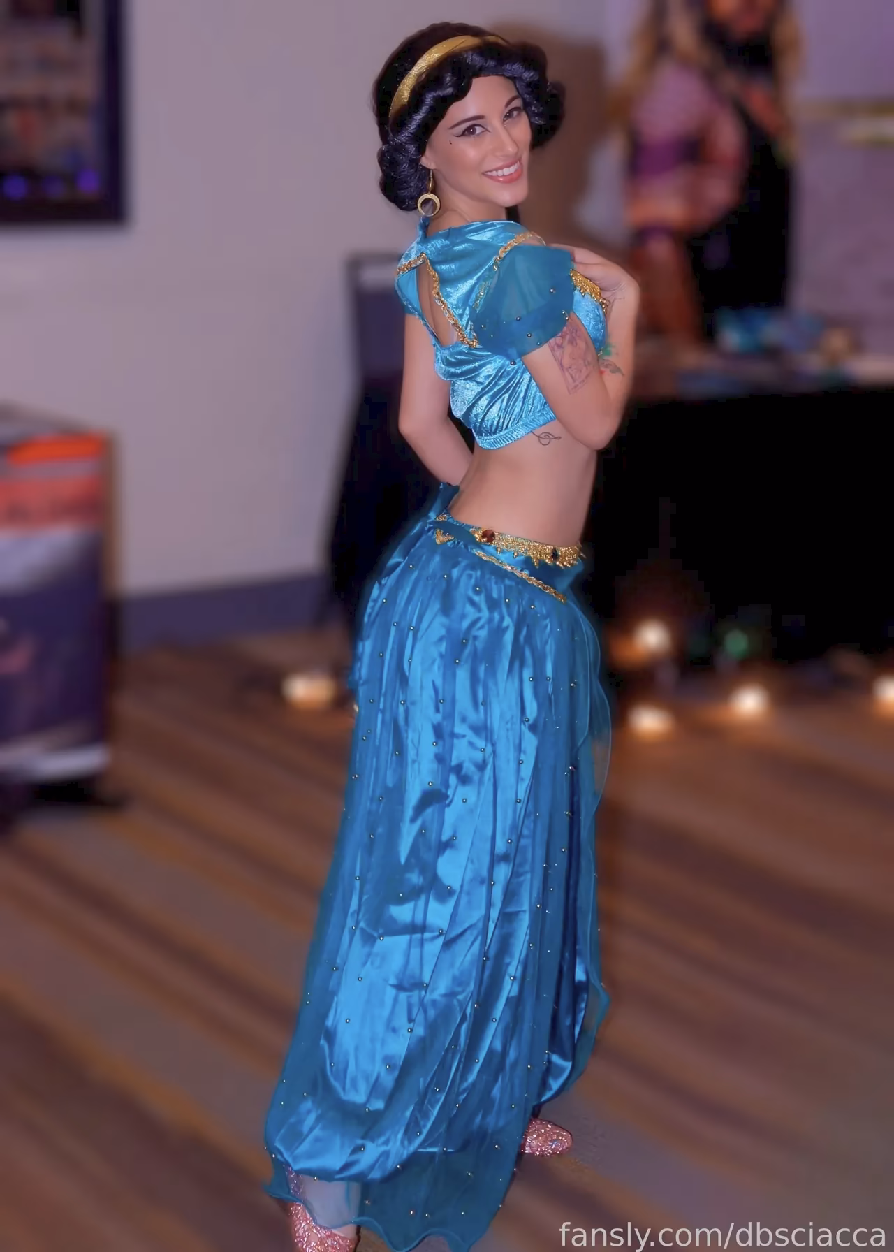 Dani Sciacca as Jasmine — cosplay photo 2 of 8