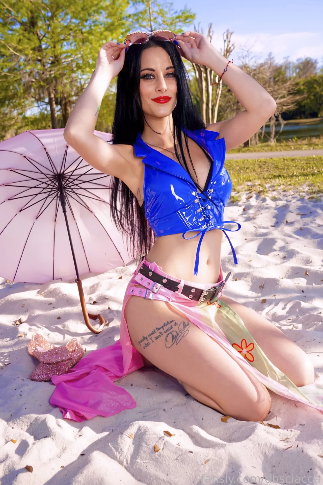 Dani Sciacca as Nico Robin — cosplay photo 13 of 24