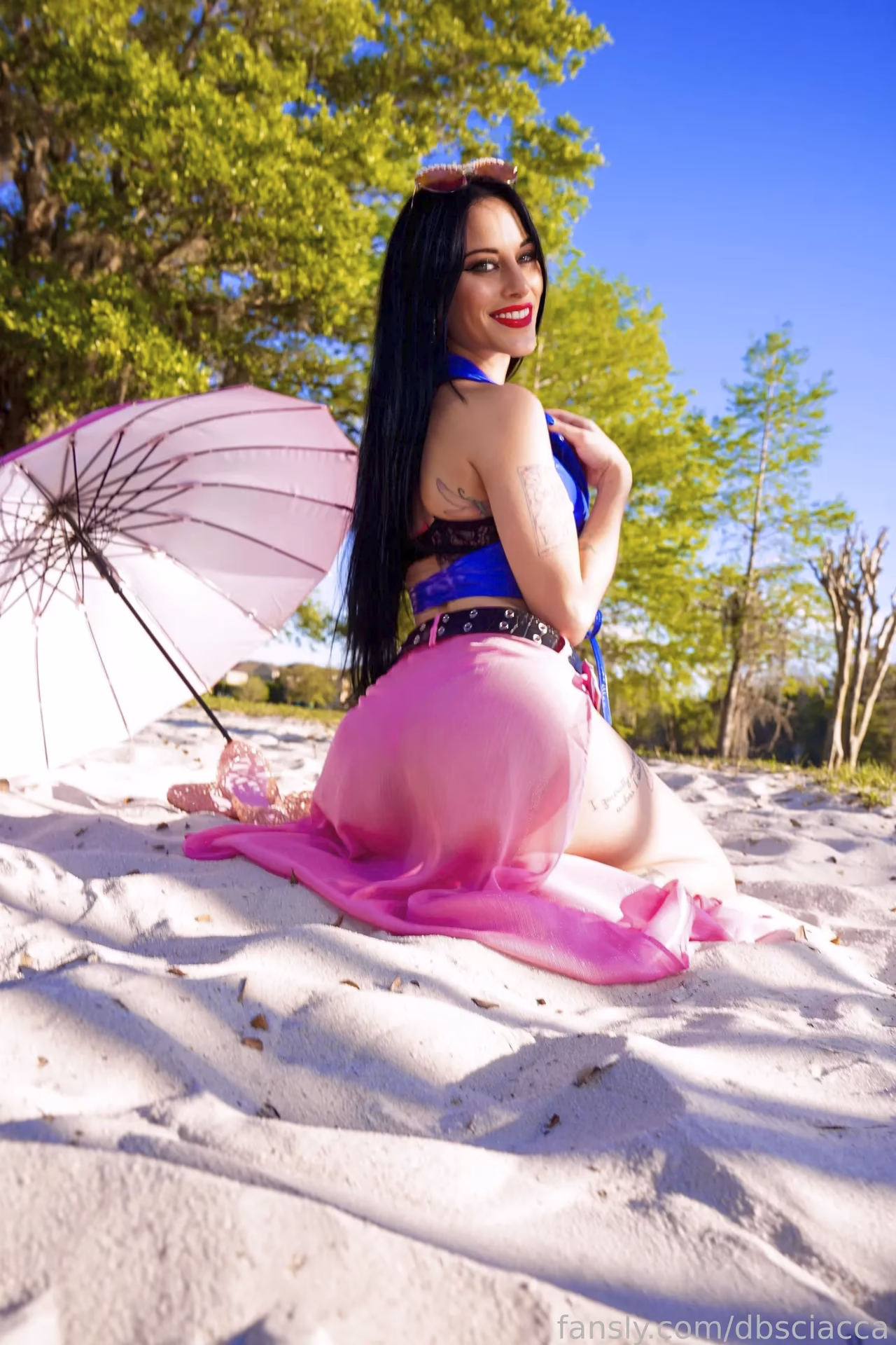 Dani Sciacca as Nico Robin — cosplay photo 19 of 24