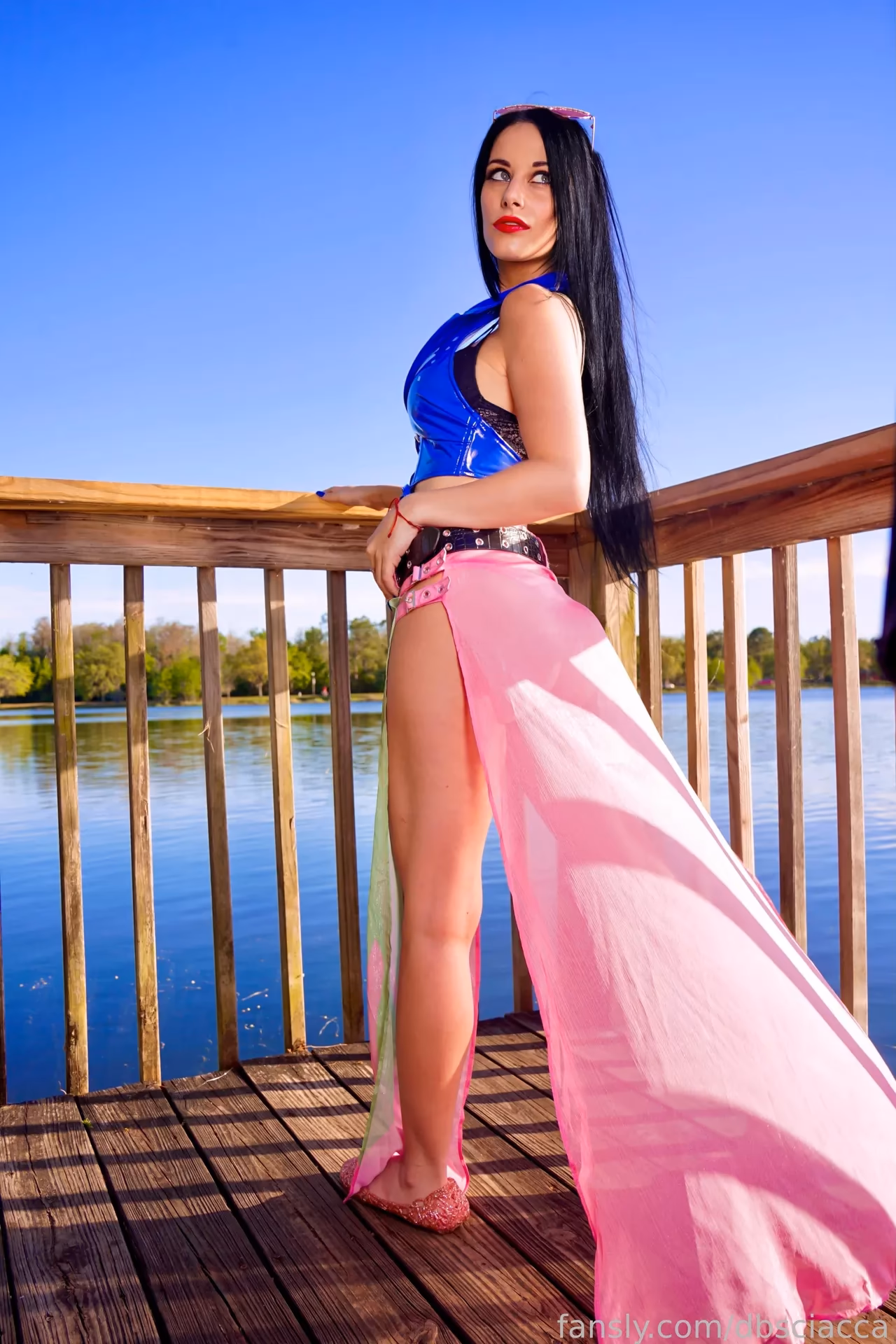 Dani Sciacca as Nico Robin — cosplay photo 4 of 24