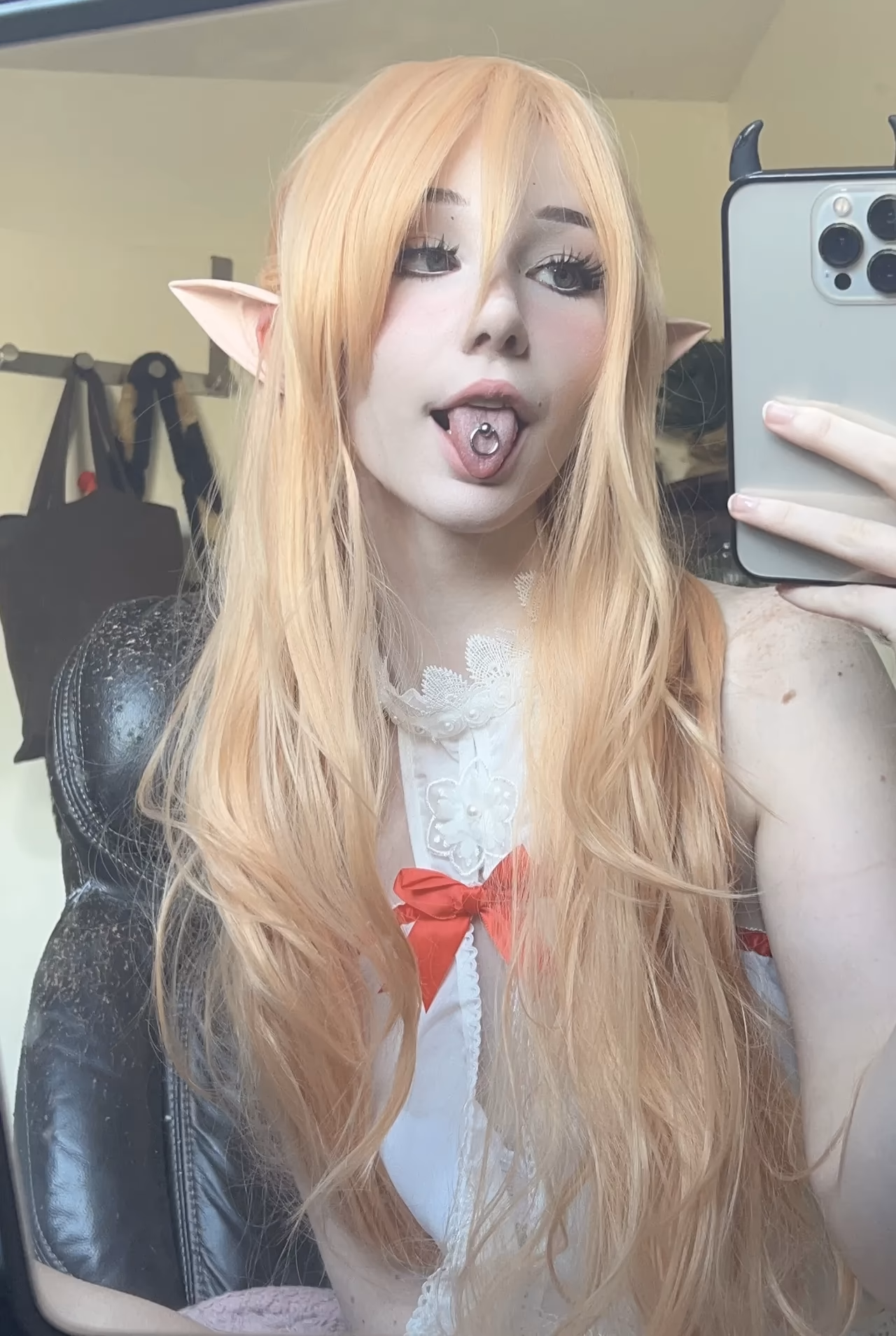 Danielle Mercedie as Asuna Yuuki — cosplay photo 2 of 103