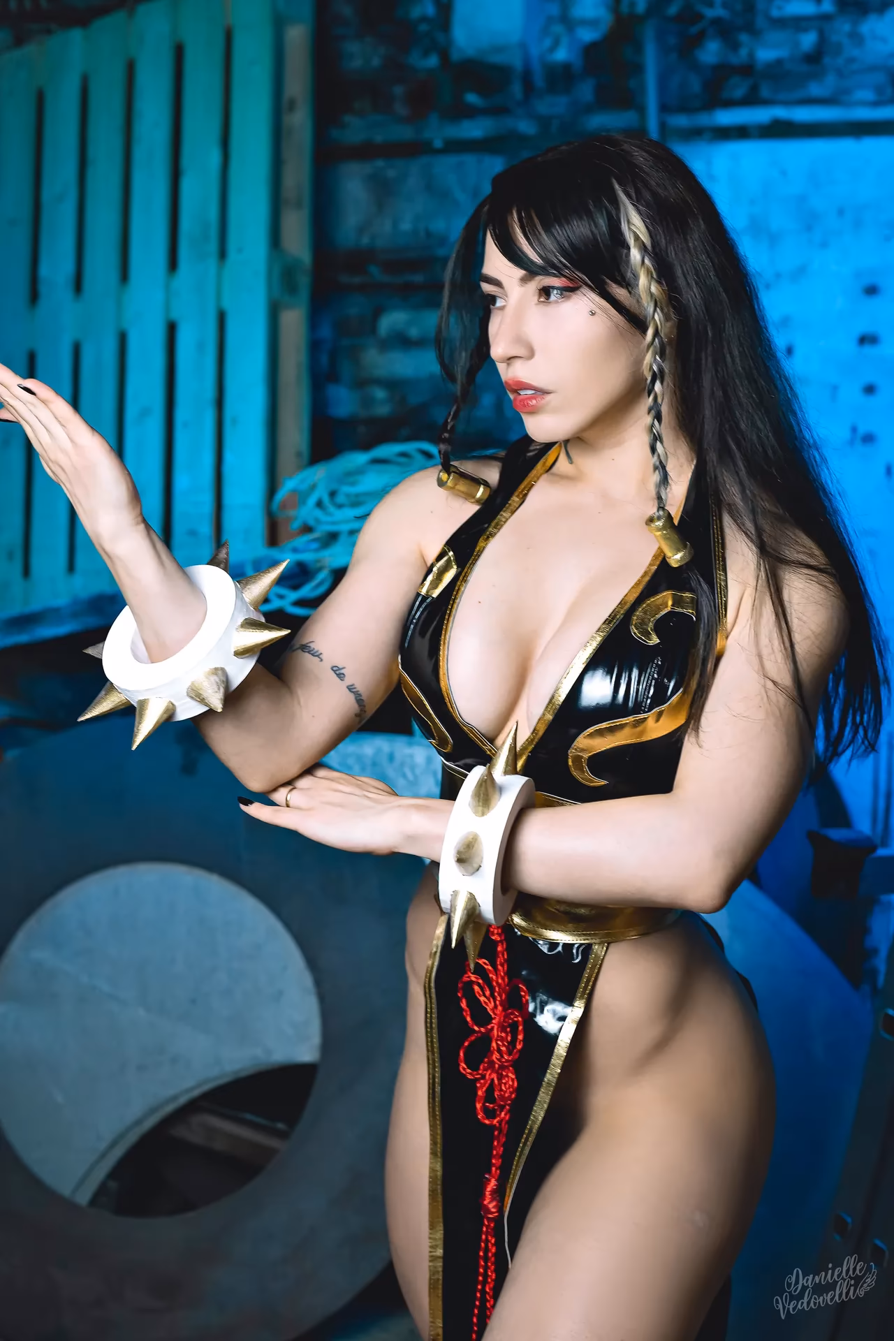 Danielle Vedovelli as Chun-Li — cosplay photo 29 of 68