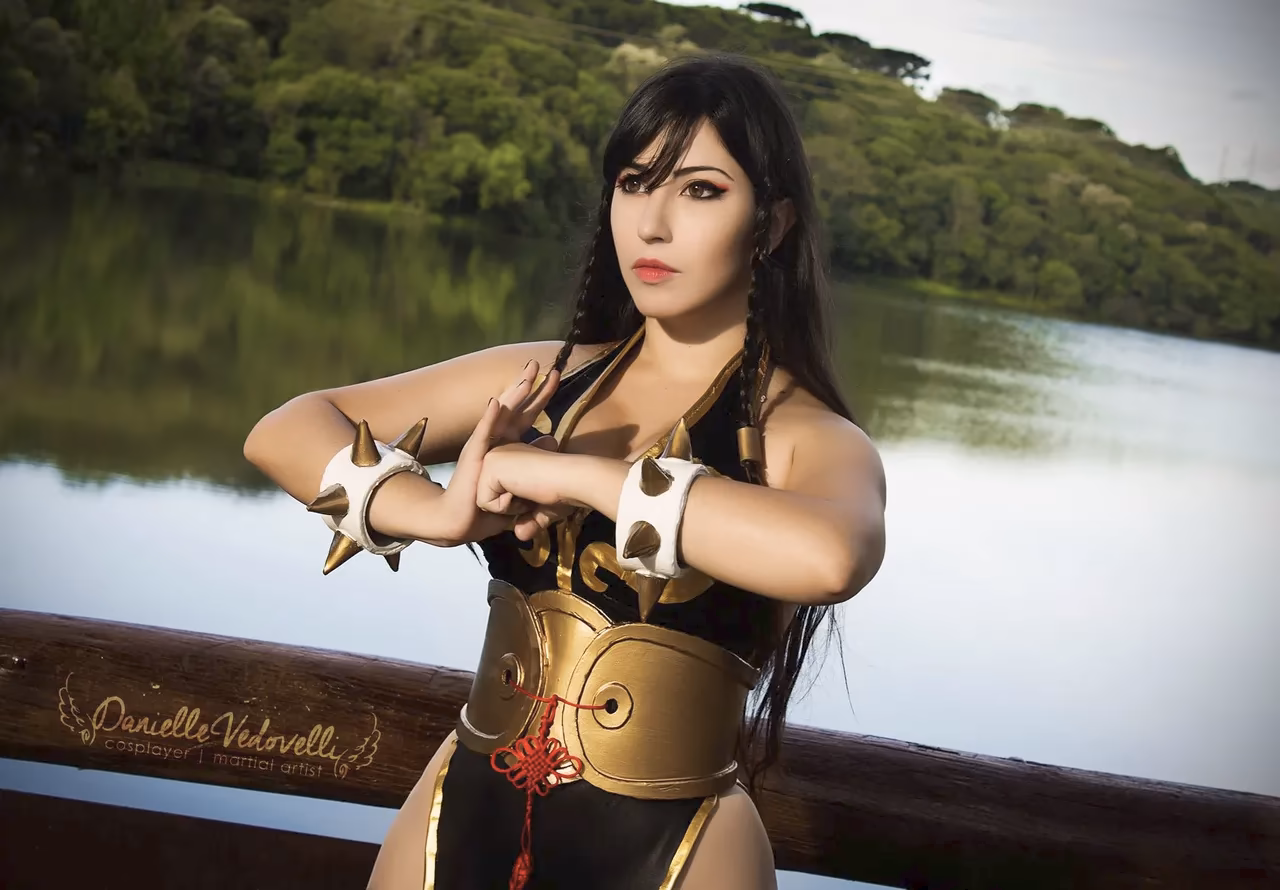Danielle Vedovelli as Chun-Li — cosplay photo 56 of 68