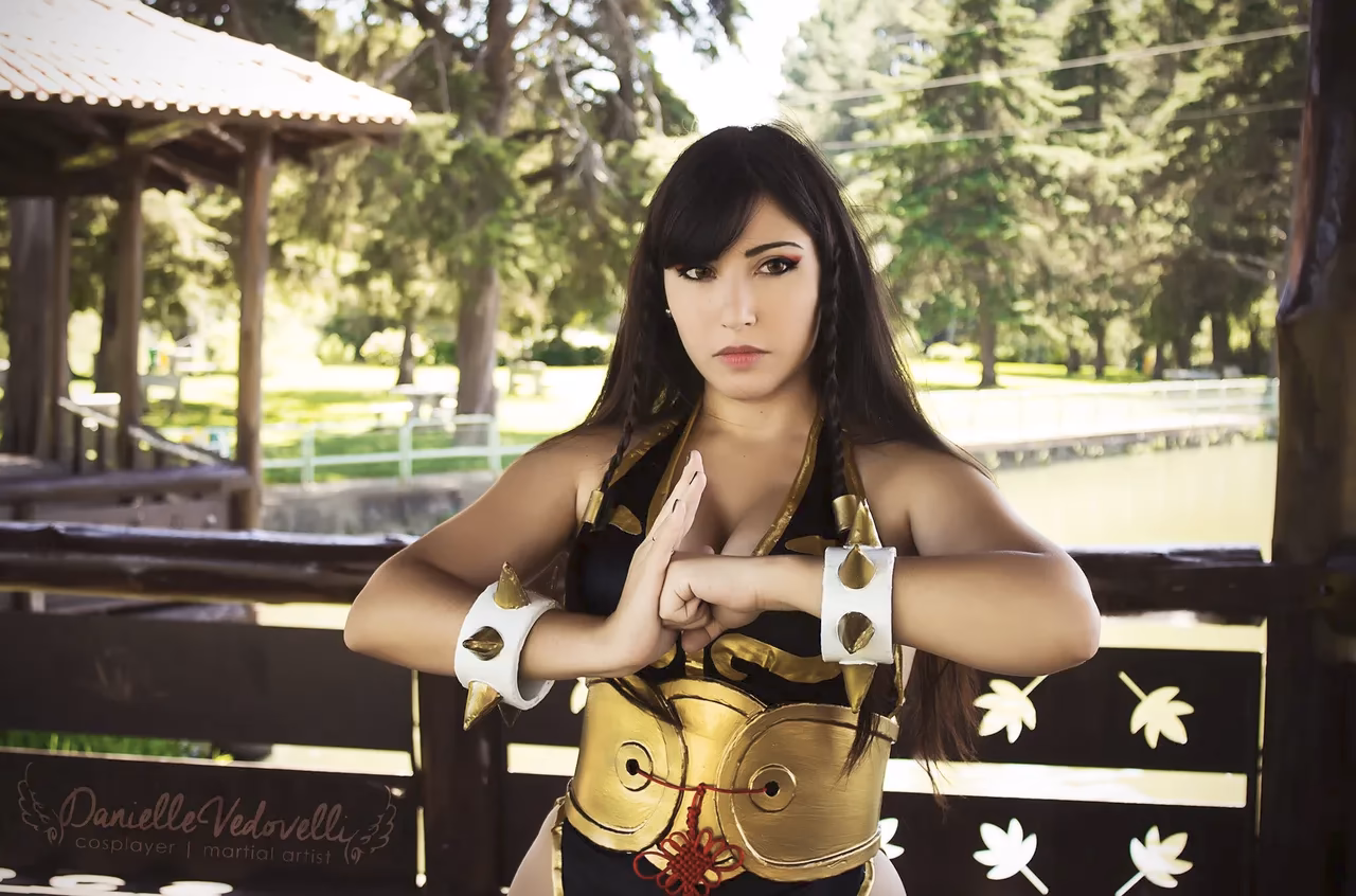 Danielle Vedovelli as Chun-Li — cosplay photo 58 of 68
