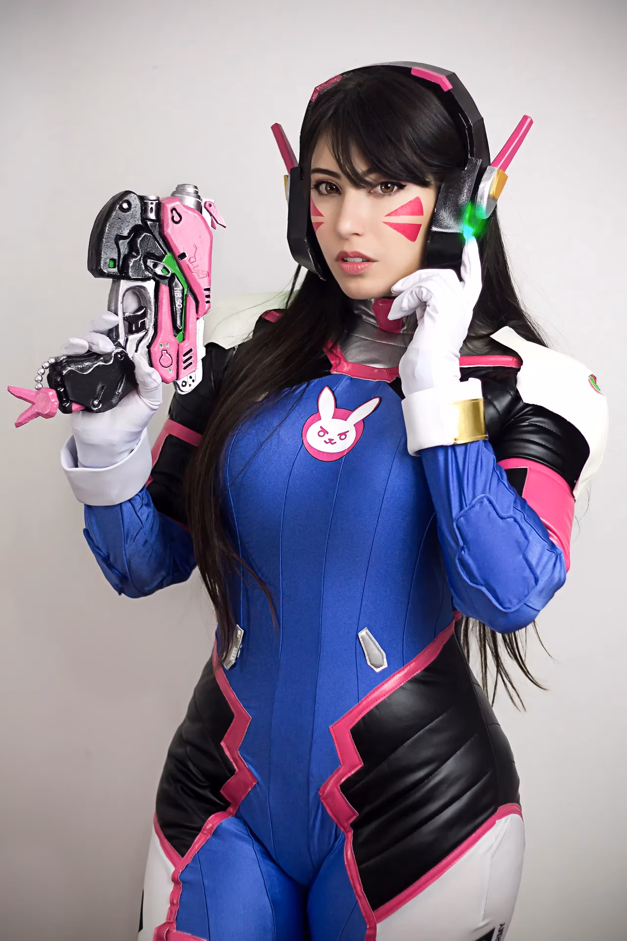 Danielle Vedovelli as D.Va — cosplay photo 2 of 7