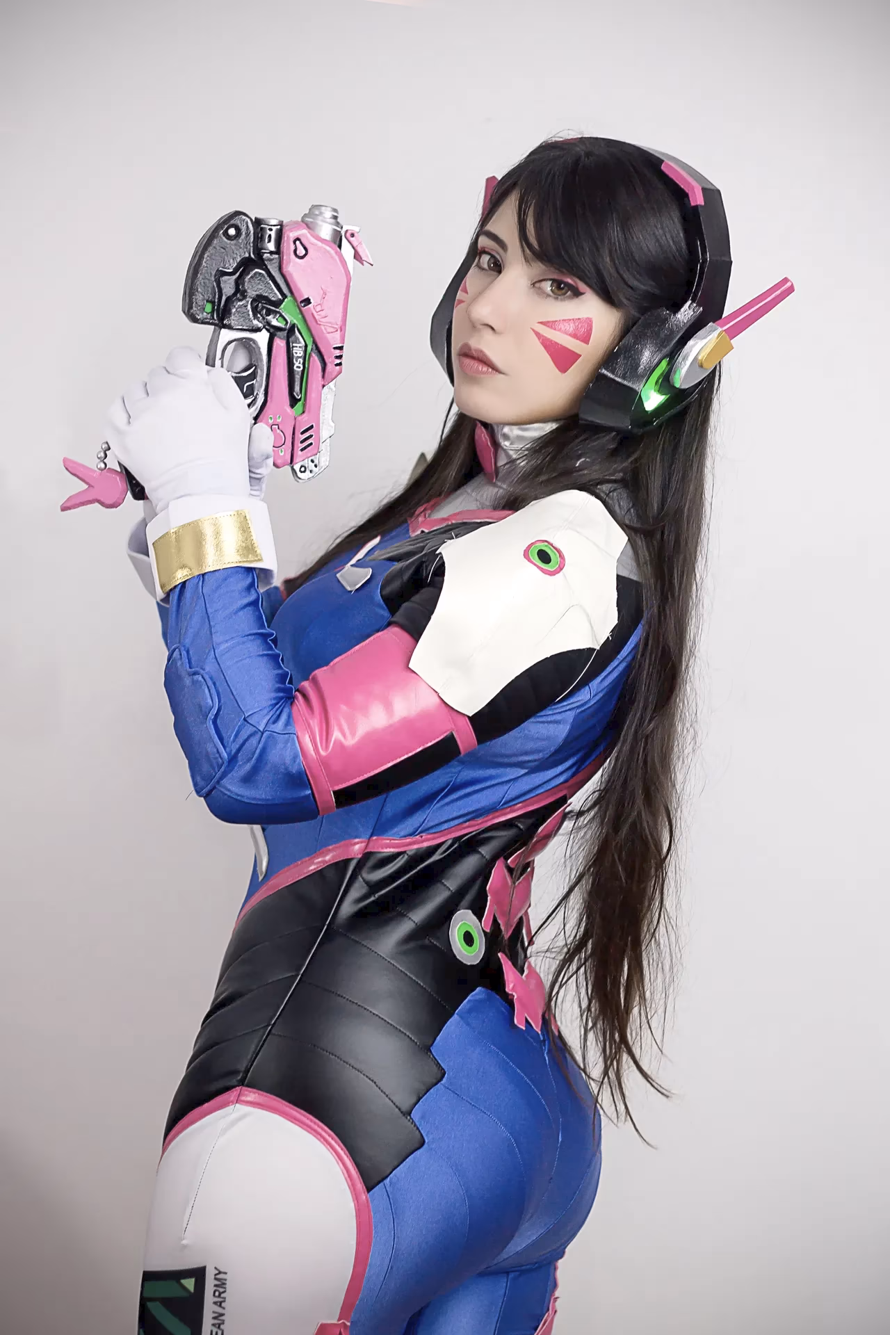 Danielle Vedovelli as D.Va — cosplay photo 4 of 7