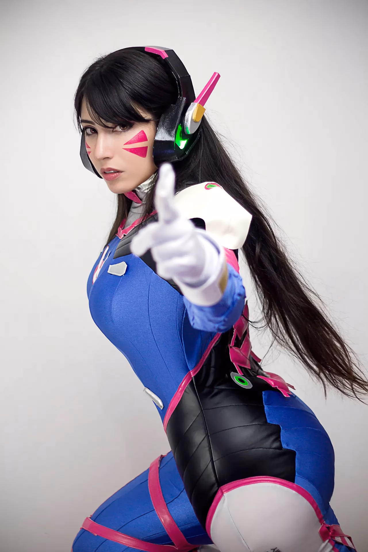 Danielle Vedovelli as D.Va — cosplay photo 5 of 7