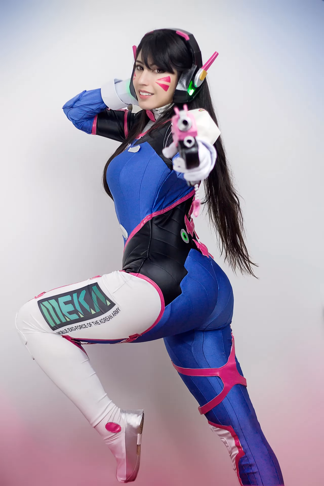 Danielle Vedovelli as D.Va — cosplay photo 7 of 7